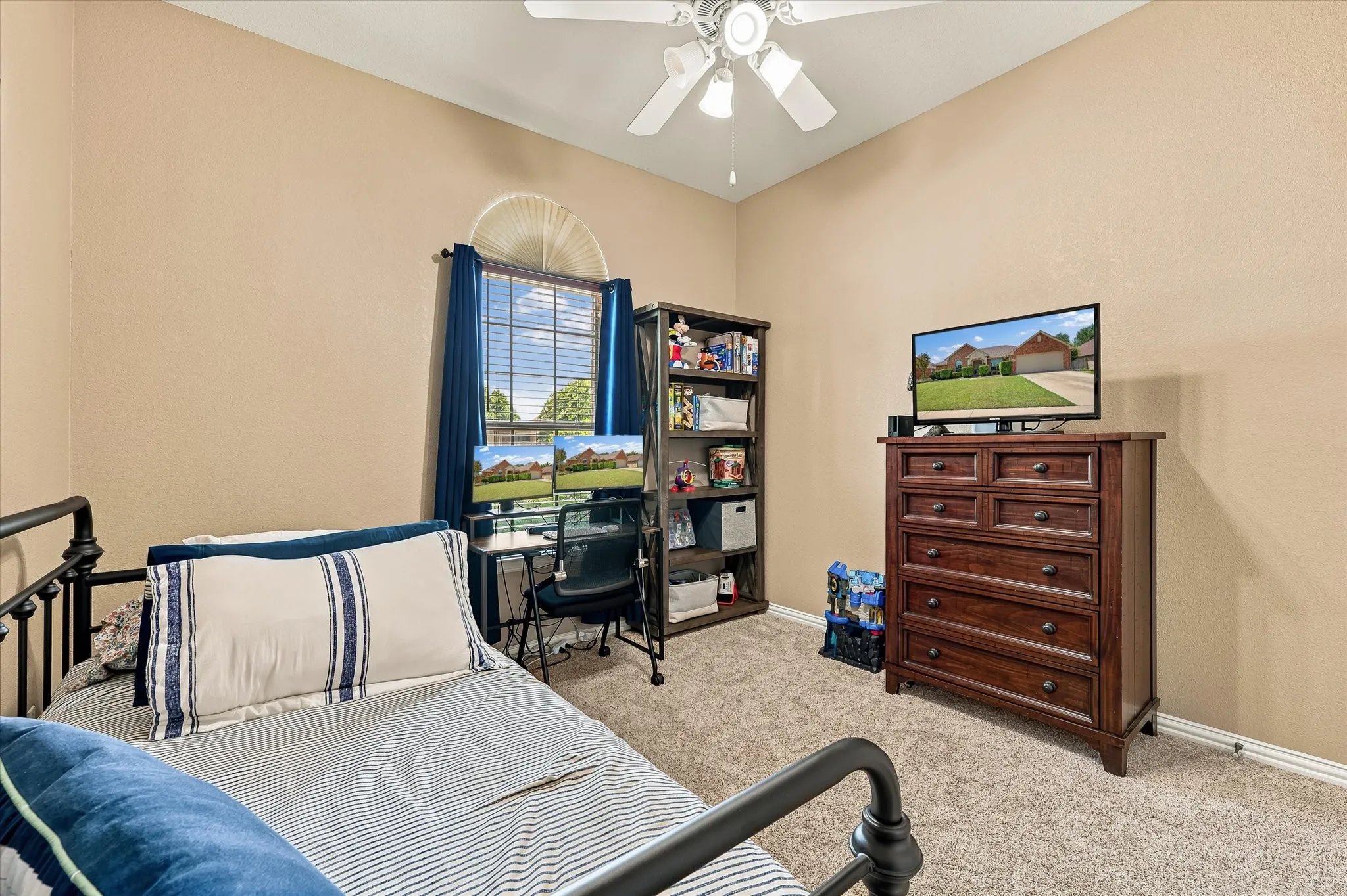 Single Family Residence For Sale in Ellis County , 6030 Cynthia Drive, Midlothian, Texas 76065, 4 Bedroom, 2 Bathroom, 2 Garage spaces, 2,117 Sqft, built in 2004, mls#21337649, Real Estate Agent in Midlothian, Homes For Sale in Ellis county, Homes For Sale in Midlothian, Realtor in Midlothian Texas, Real Estate Brokerage Independent Realty Texas, Luminita Cordes Realtor