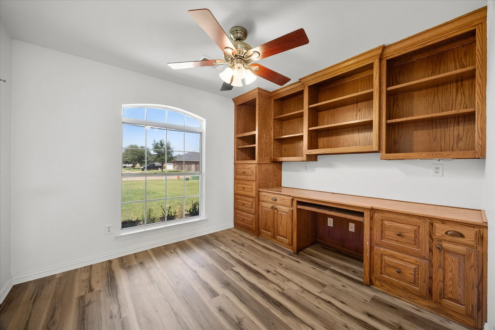 Single Family Residence For Sale in Kaufman County , 509 E Church Street, Forney, Texas 75126, 3 Bedroom, 2 Bathroom, 2 Garage spaces, 1,612 Sqft, built in 2002, mls#21337951, Real Estate Agent in Forney, Homes For Sale in Kaufman county, Homes For Sale in Forney, Realtor in Forney Texas, Real Estate Brokerage Independent Realty Texas, Luminita Cordes Realtor