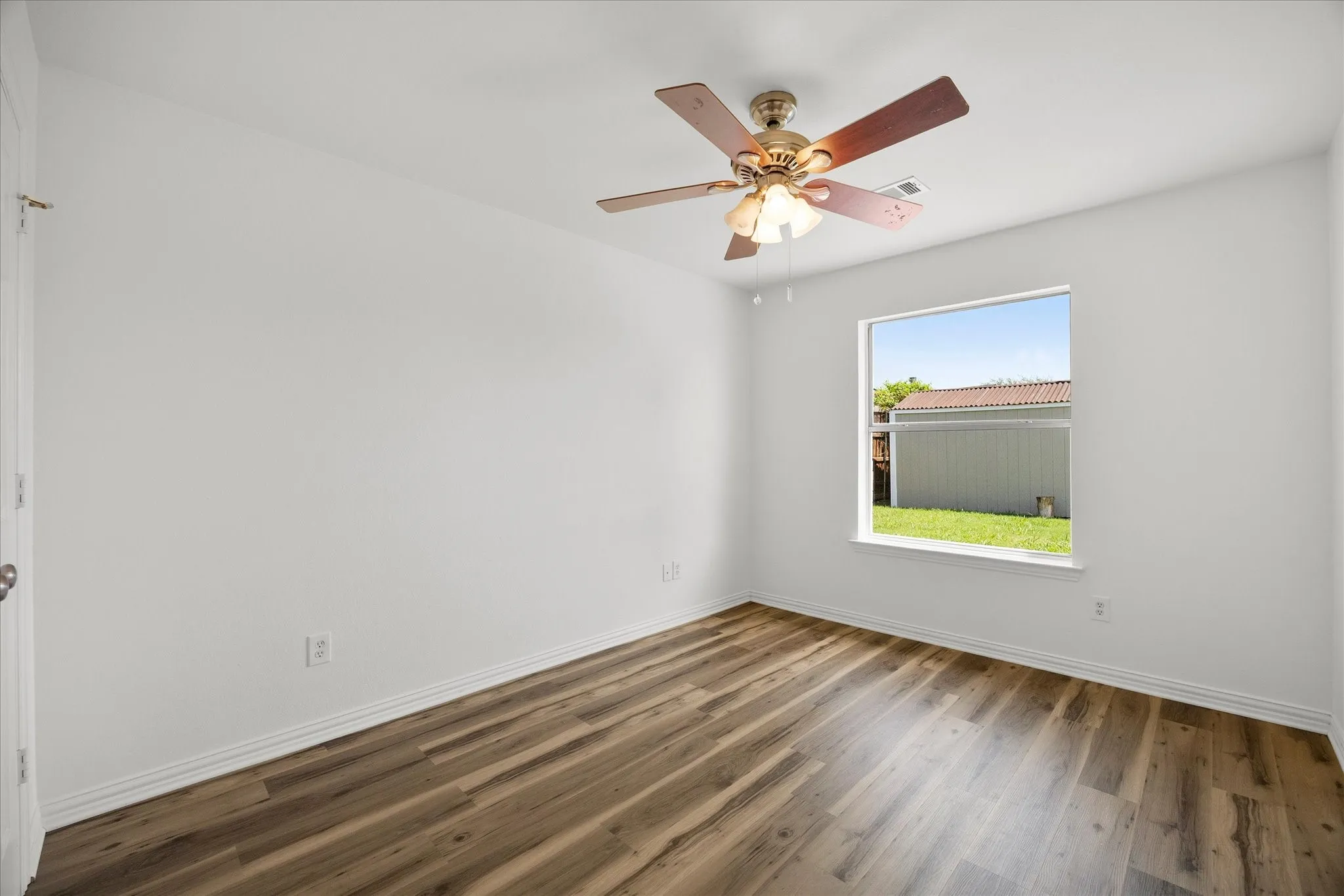 Single Family Residence For Sale in Kaufman County , 509 E Church Street, Forney, Texas 75126, 3 Bedroom, 2 Bathroom, 2 Garage spaces, 1,612 Sqft, built in 2002, mls#21337951, Real Estate Agent in Forney, Homes For Sale in Kaufman county, Homes For Sale in Forney, Realtor in Forney Texas, Real Estate Brokerage Independent Realty Texas, Luminita Cordes Realtor