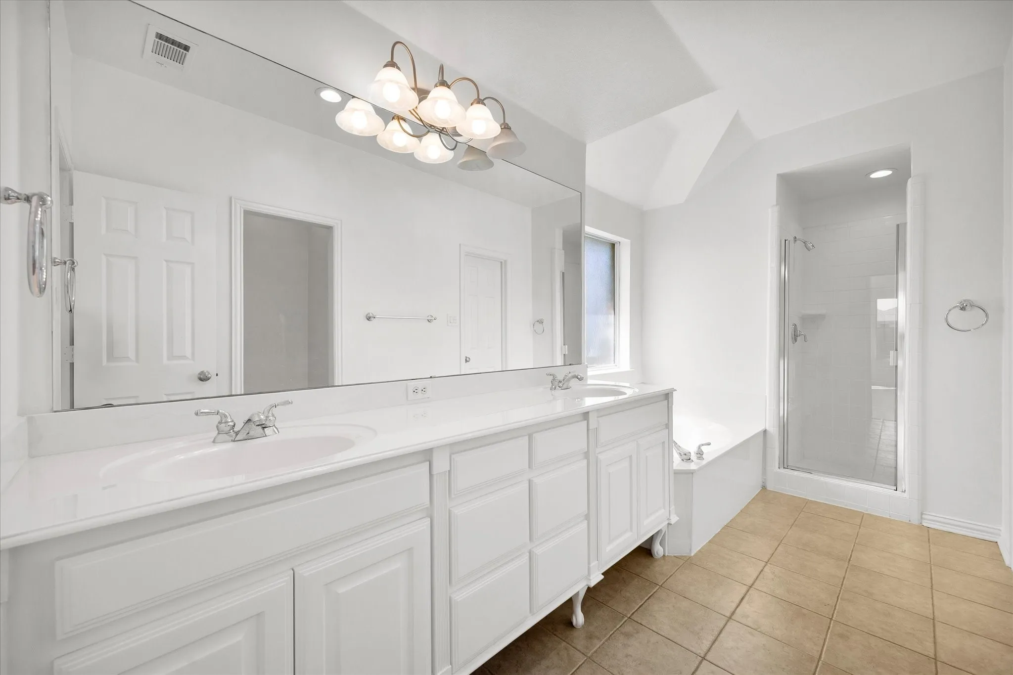 Single Family Residence For Sale in Kaufman County , 509 E Church Street, Forney, Texas 75126, 3 Bedroom, 2 Bathroom, 2 Garage spaces, 1,612 Sqft, built in 2002, mls#21337951, Real Estate Agent in Forney, Homes For Sale in Kaufman county, Homes For Sale in Forney, Realtor in Forney Texas, Real Estate Brokerage Independent Realty Texas, Luminita Cordes Realtor