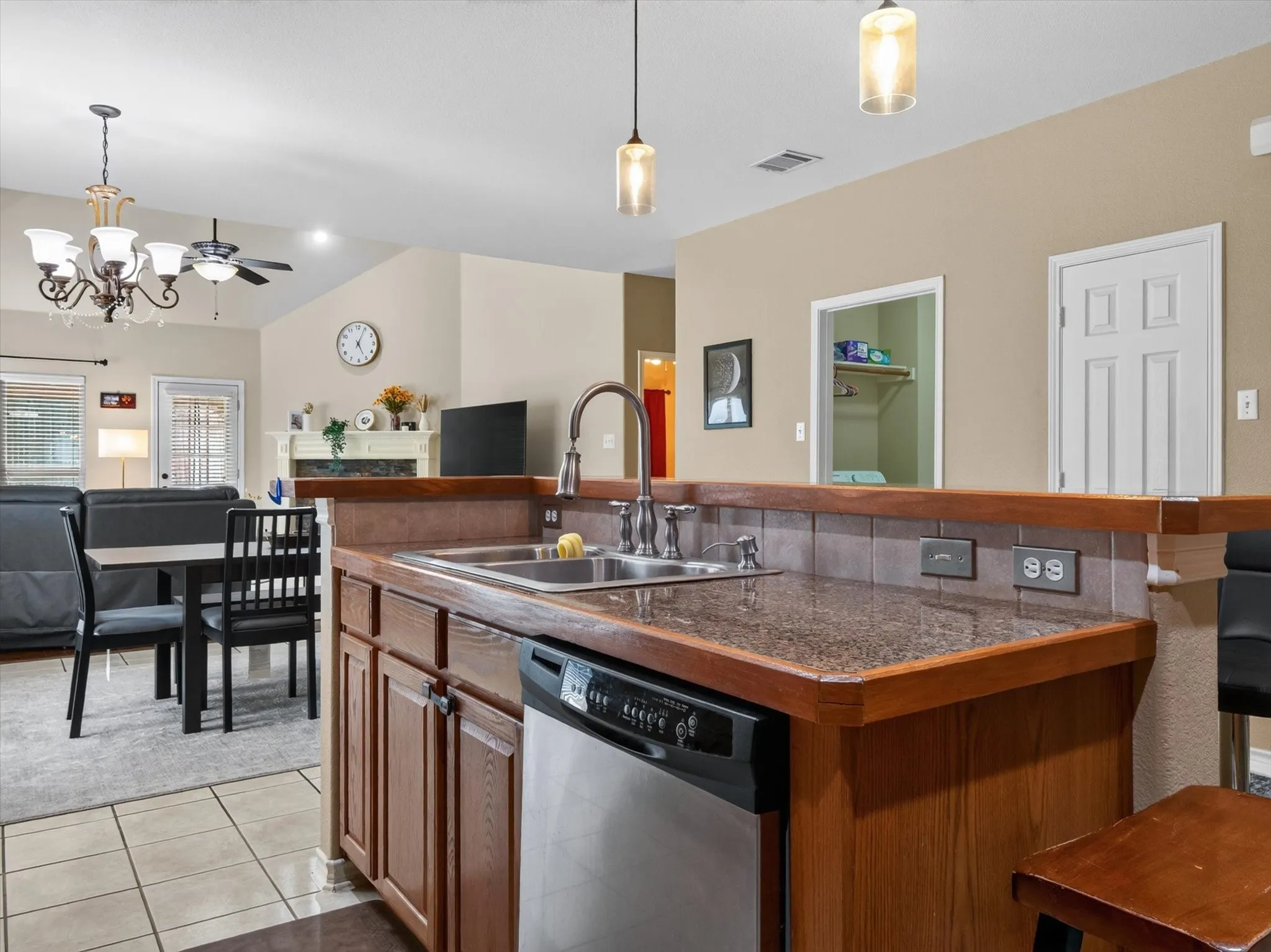 Single Family Residence For Rent in Collin County , 7912 Riverwalk Trail, Mc Kinney, Texas 75070, 4 Bedroom, 3 Bathroom, 2 Garage spaces, 2,547 Sqft, built in 2004, mls#21336039, Real Estate Agent in Mc Kinney, Homes For Rent in Collin county, Homes For Rent in Mc Kinney, Realtor in Mc Kinney Texas, Real Estate Brokerage Independent Realty Texas, Luminita Cordes Realtor