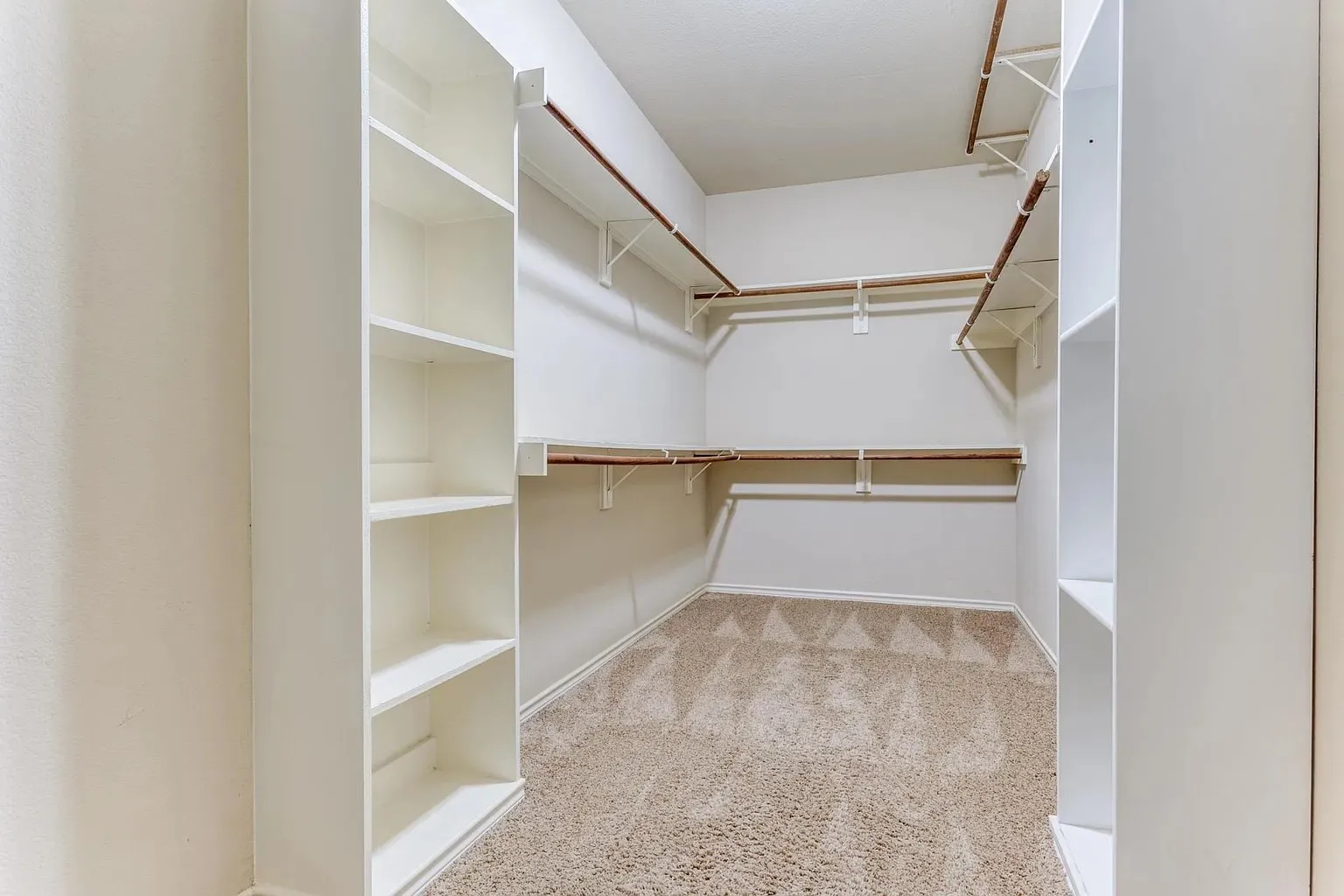 Single Family Residence For Rent in Collin County , 7912 Riverwalk Trail, Mc Kinney, Texas 75070, 4 Bedroom, 3 Bathroom, 2 Garage spaces, 2,547 Sqft, built in 2004, mls#21336039, Real Estate Agent in Mc Kinney, Homes For Rent in Collin county, Homes For Rent in Mc Kinney, Realtor in Mc Kinney Texas, Real Estate Brokerage Independent Realty Texas, Luminita Cordes Realtor