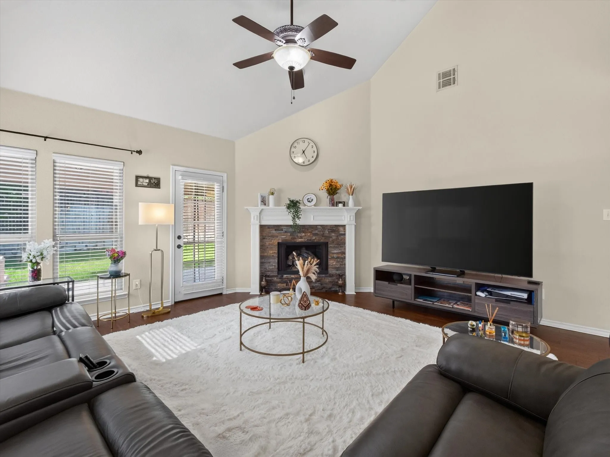 Single Family Residence For Rent in Collin County , 7912 Riverwalk Trail, Mc Kinney, Texas 75070, 4 Bedroom, 3 Bathroom, 2 Garage spaces, 2,547 Sqft, built in 2004, mls#21336039, Real Estate Agent in Mc Kinney, Homes For Rent in Collin county, Homes For Rent in Mc Kinney, Realtor in Mc Kinney Texas, Real Estate Brokerage Independent Realty Texas, Luminita Cordes Realtor