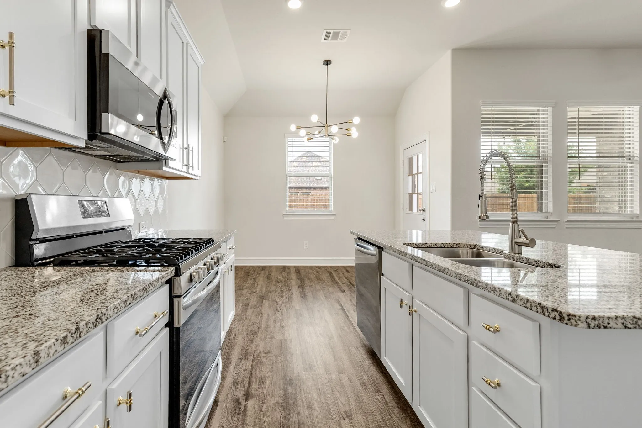 Single Family Residence For Sale in Denton County , 2717 Ainsworth Road, Aubrey, Texas 76227, 3 Bedroom, 2 Bathroom, 2 Garage spaces, 1,521 Sqft, built in 2019, mls#21335954, Real Estate Agent in Aubrey, Homes For Sale in Denton county, Homes For Sale in Aubrey, Realtor in Aubrey Texas, Real Estate Brokerage Independent Realty Texas, Luminita Cordes Realtor
