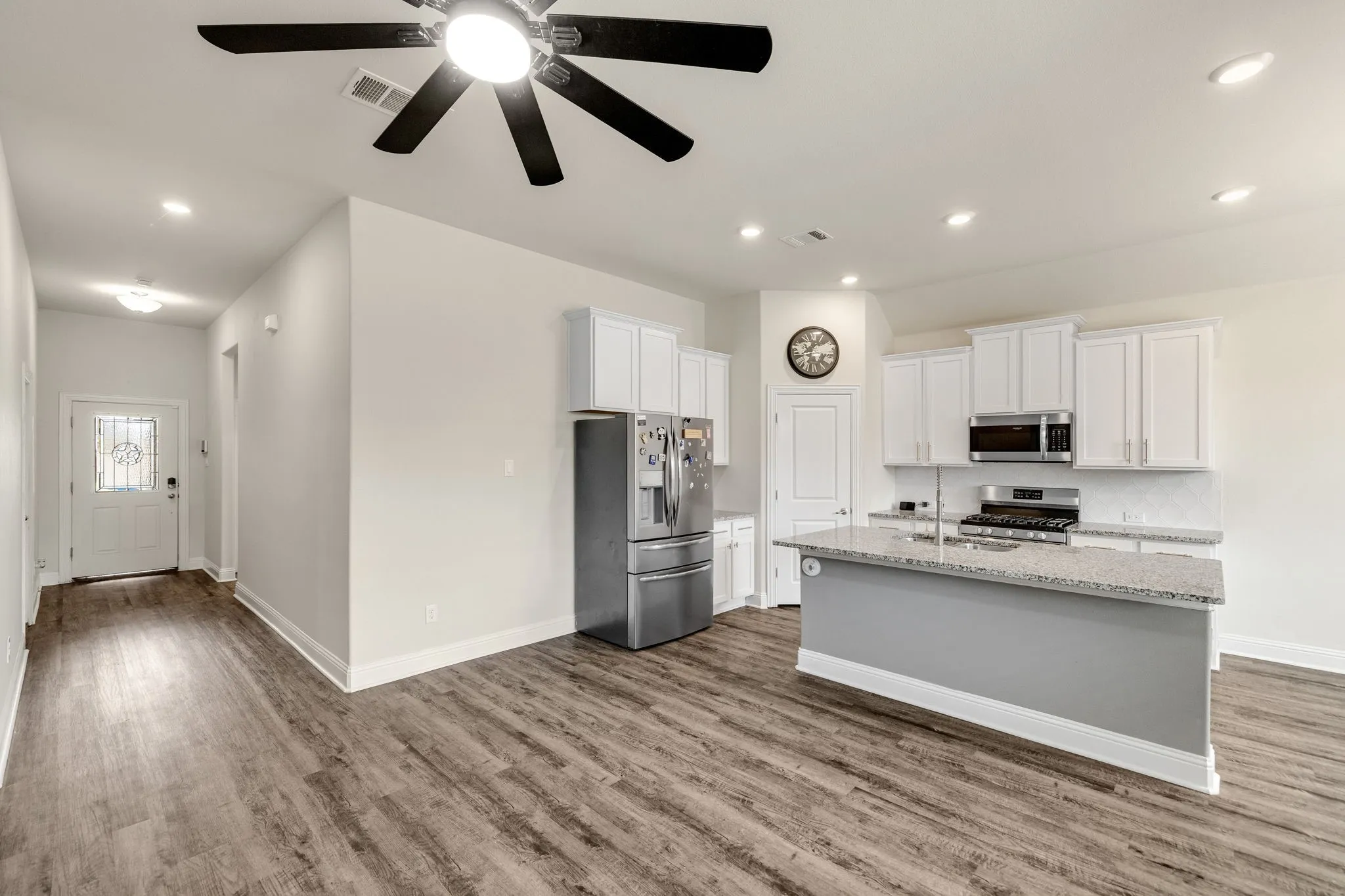 Single Family Residence For Sale in Denton County , 2717 Ainsworth Road, Aubrey, Texas 76227, 3 Bedroom, 2 Bathroom, 2 Garage spaces, 1,521 Sqft, built in 2019, mls#21335954, Real Estate Agent in Aubrey, Homes For Sale in Denton county, Homes For Sale in Aubrey, Realtor in Aubrey Texas, Real Estate Brokerage Independent Realty Texas, Luminita Cordes Realtor