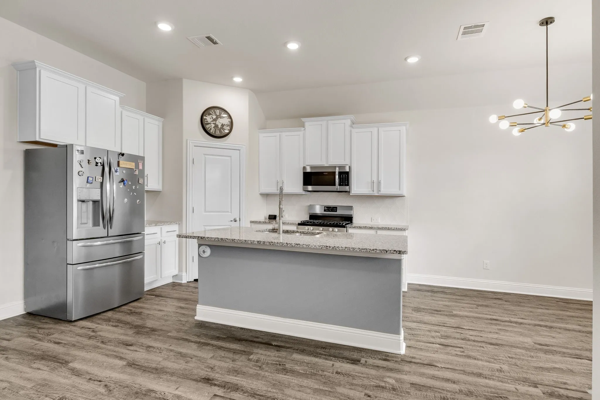Single Family Residence For Sale in Denton County , 2717 Ainsworth Road, Aubrey, Texas 76227, 3 Bedroom, 2 Bathroom, 2 Garage spaces, 1,521 Sqft, built in 2019, mls#21335954, Real Estate Agent in Aubrey, Homes For Sale in Denton county, Homes For Sale in Aubrey, Realtor in Aubrey Texas, Real Estate Brokerage Independent Realty Texas, Luminita Cordes Realtor