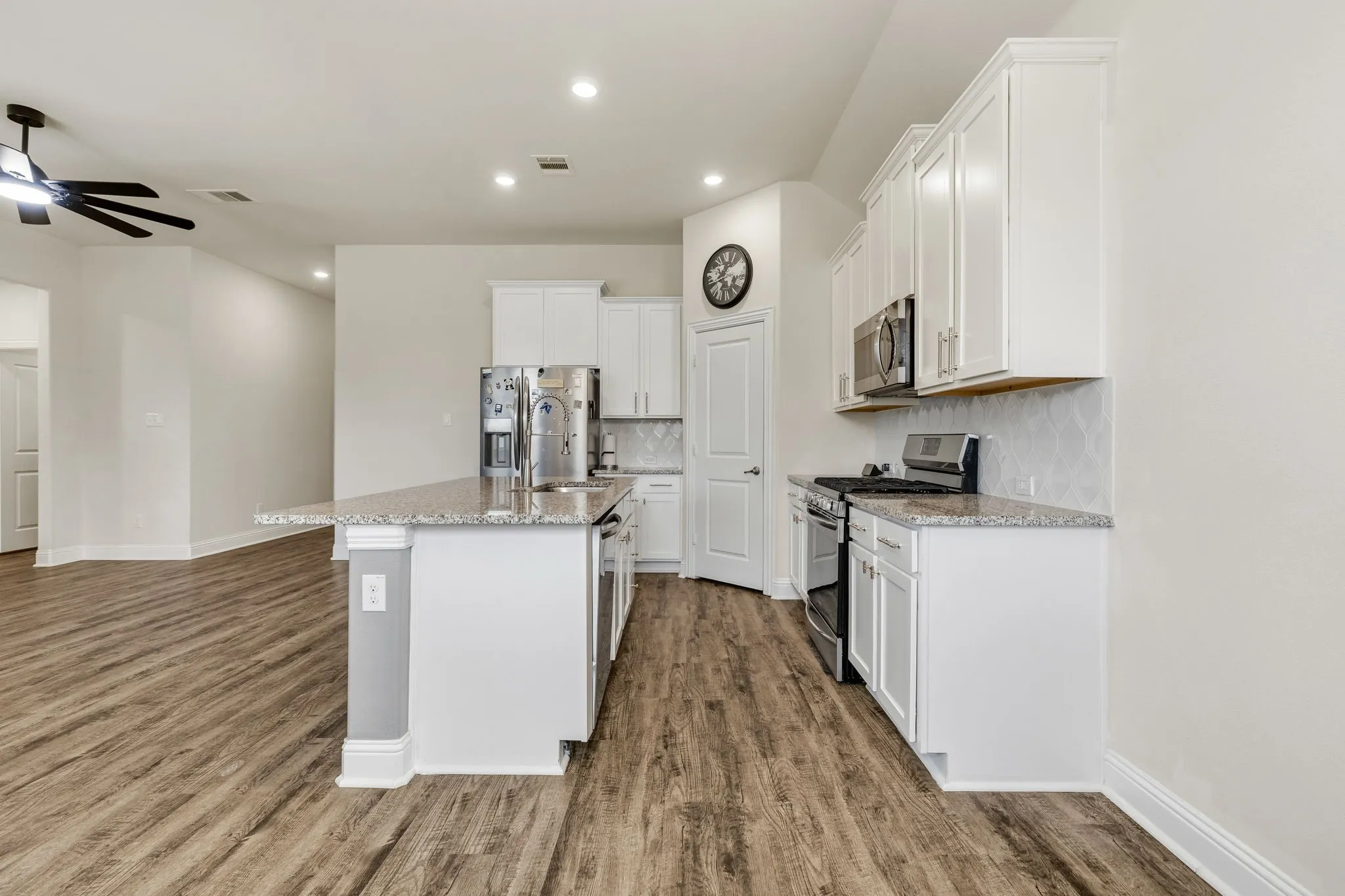 Single Family Residence For Sale in Denton County , 2717 Ainsworth Road, Aubrey, Texas 76227, 3 Bedroom, 2 Bathroom, 2 Garage spaces, 1,521 Sqft, built in 2019, mls#21335954, Real Estate Agent in Aubrey, Homes For Sale in Denton county, Homes For Sale in Aubrey, Realtor in Aubrey Texas, Real Estate Brokerage Independent Realty Texas, Luminita Cordes Realtor