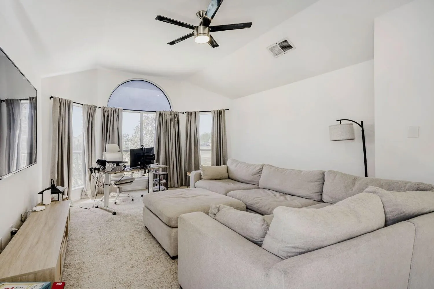 Single Family Residence For Sale in Dallas County , 9709 Fairway Vista Drive, Rowlett, Texas 75089, 4 Bedroom, 4 Bathroom, 3 Garage spaces, 3,967 Sqft, built in 2001, mls#21337725, Real Estate Agent in Rowlett, Homes For Sale in Dallas county, Homes For Sale in Rowlett, Realtor in Rowlett Texas, Real Estate Brokerage Independent Realty Texas, Luminita Cordes Realtor