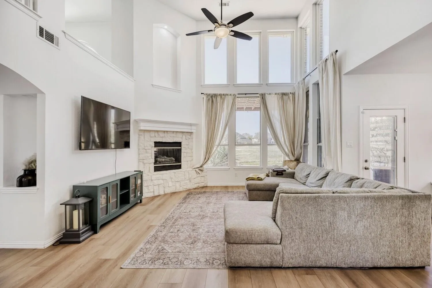 Single Family Residence For Sale in Dallas County , 9709 Fairway Vista Drive, Rowlett, Texas 75089, 4 Bedroom, 4 Bathroom, 3 Garage spaces, 3,967 Sqft, built in 2001, mls#21337725, Real Estate Agent in Rowlett, Homes For Sale in Dallas county, Homes For Sale in Rowlett, Realtor in Rowlett Texas, Real Estate Brokerage Independent Realty Texas, Luminita Cordes Realtor