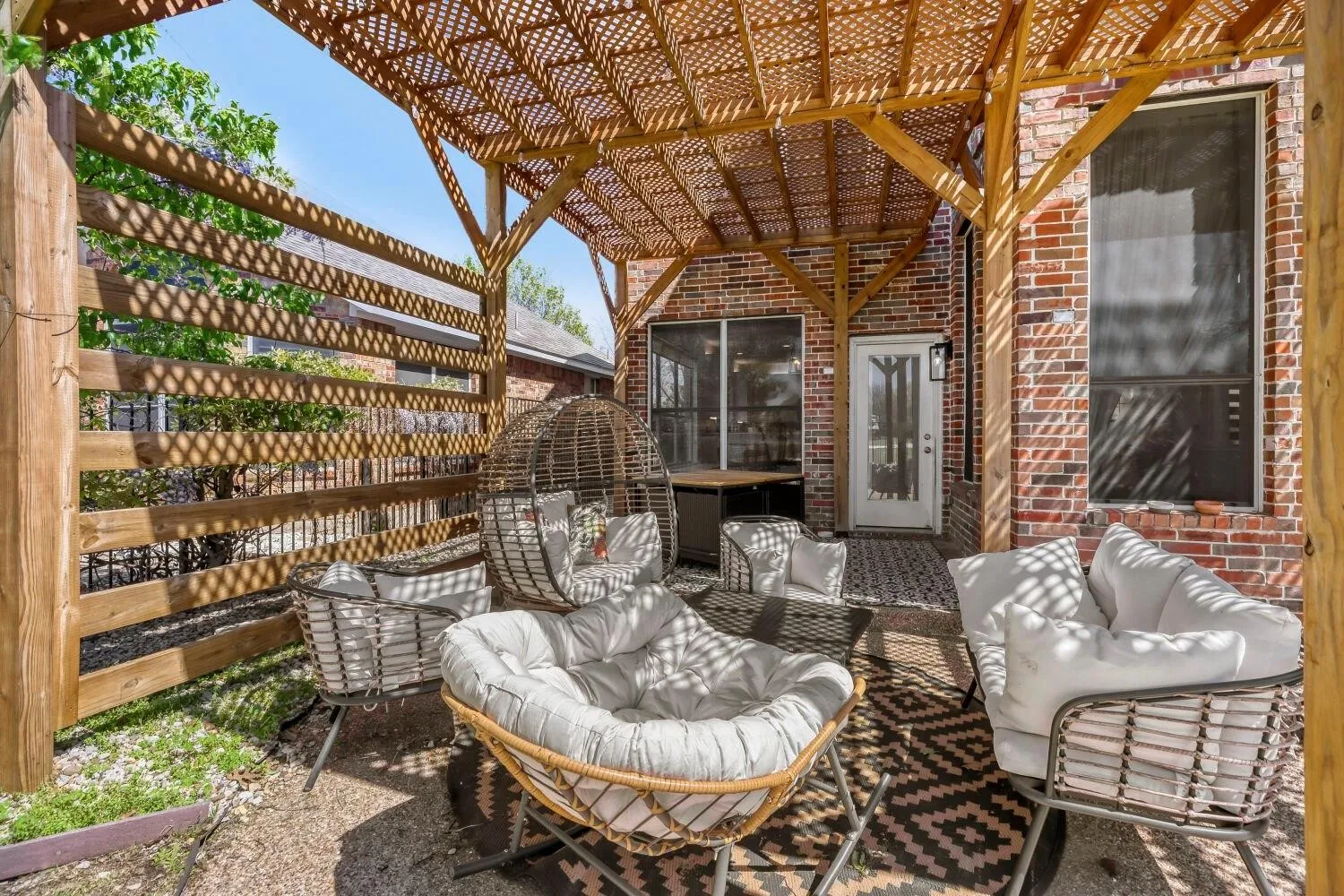 Single Family Residence For Sale in Dallas County , 9709 Fairway Vista Drive, Rowlett, Texas 75089, 4 Bedroom, 4 Bathroom, 3 Garage spaces, 3,967 Sqft, built in 2001, mls#21337725, Real Estate Agent in Rowlett, Homes For Sale in Dallas county, Homes For Sale in Rowlett, Realtor in Rowlett Texas, Real Estate Brokerage Independent Realty Texas, Luminita Cordes Realtor