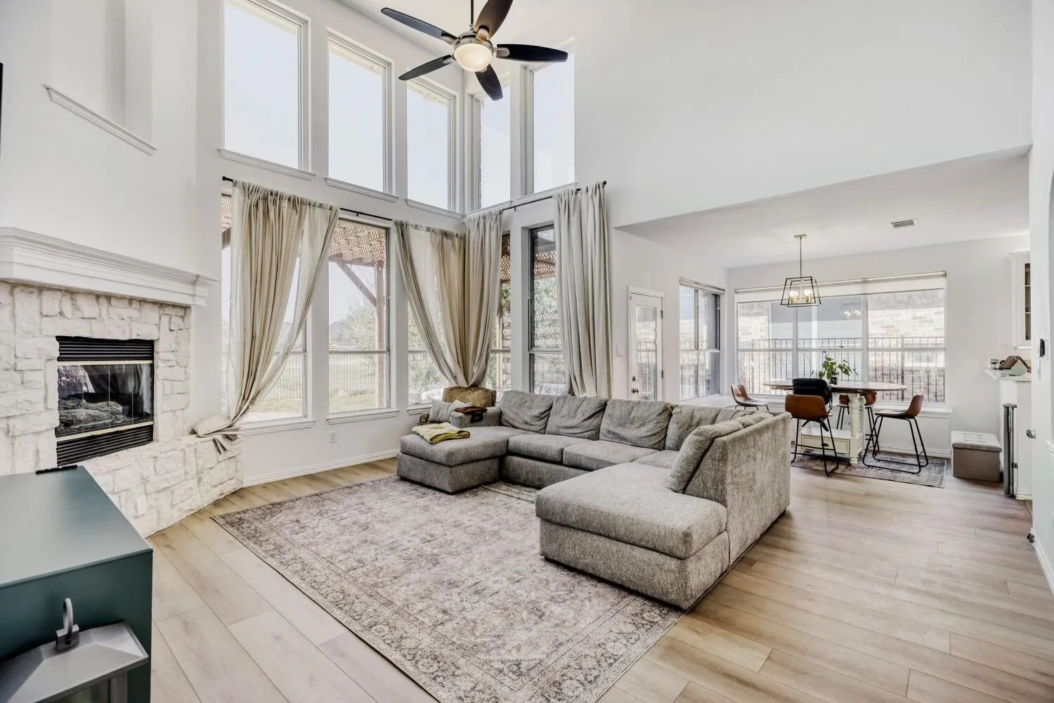 Single Family Residence For Sale in Dallas County , 9709 Fairway Vista Drive, Rowlett, Texas 75089, 4 Bedroom, 4 Bathroom, 3 Garage spaces, 3,967 Sqft, built in 2001, mls#21337725, Real Estate Agent in Rowlett, Homes For Sale in Dallas county, Homes For Sale in Rowlett, Realtor in Rowlett Texas, Real Estate Brokerage Independent Realty Texas, Luminita Cordes Realtor