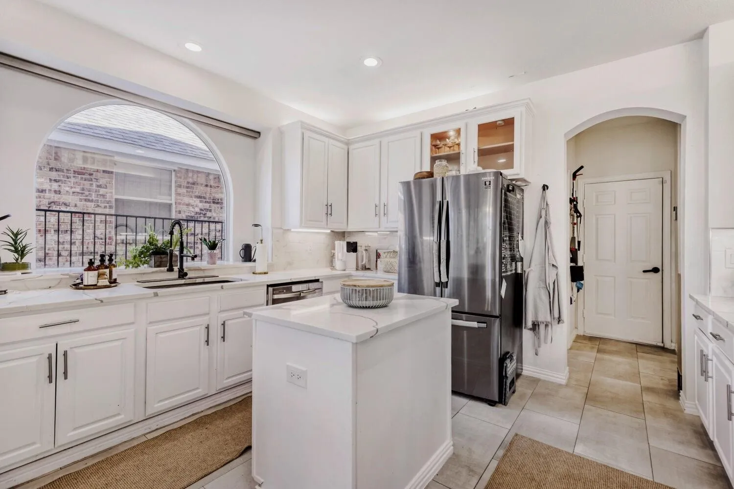 Single Family Residence For Sale in Dallas County , 9709 Fairway Vista Drive, Rowlett, Texas 75089, 4 Bedroom, 4 Bathroom, 3 Garage spaces, 3,967 Sqft, built in 2001, mls#21337725, Real Estate Agent in Rowlett, Homes For Sale in Dallas county, Homes For Sale in Rowlett, Realtor in Rowlett Texas, Real Estate Brokerage Independent Realty Texas, Luminita Cordes Realtor