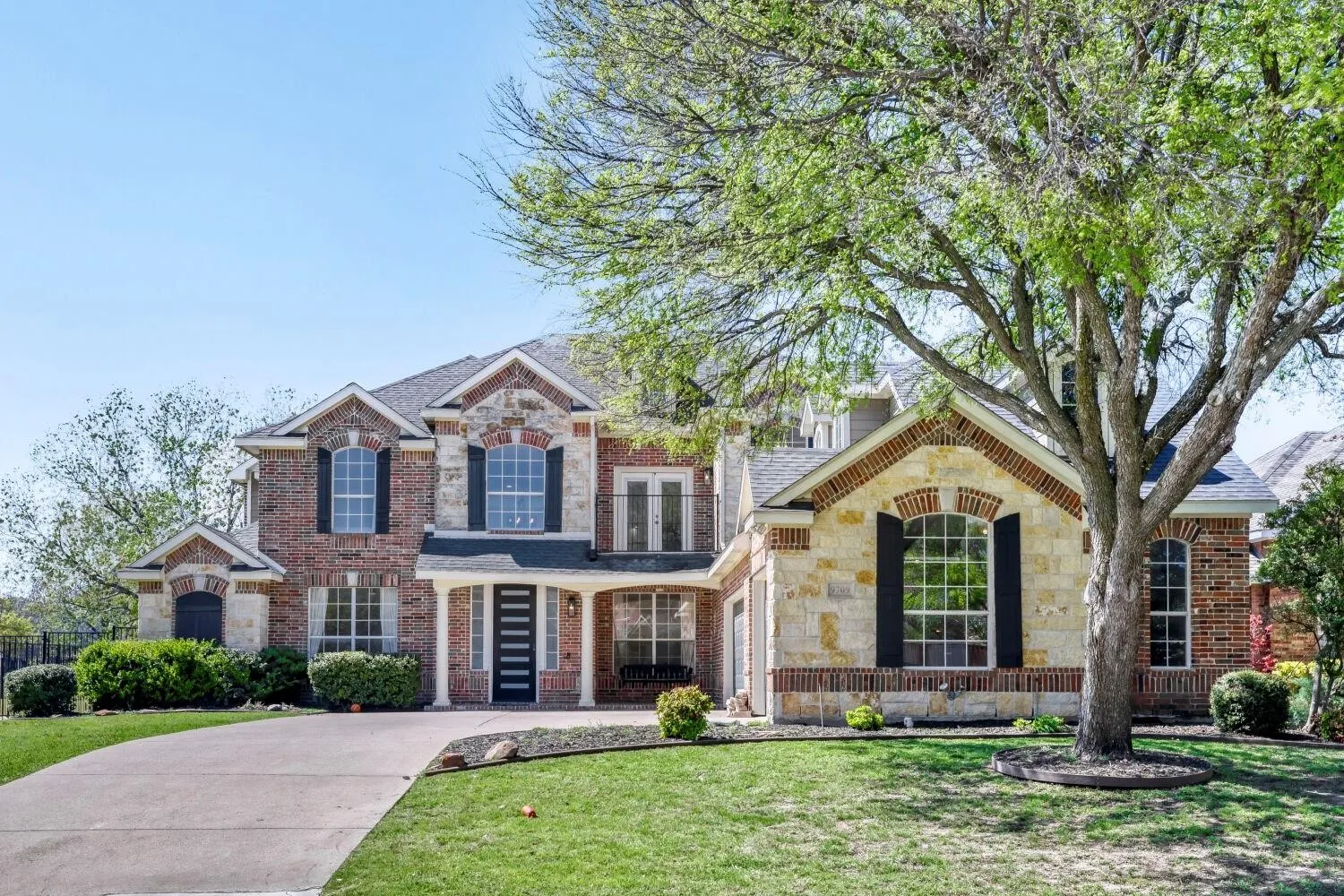 Single Family Residence For Sale in Dallas County , 9709 Fairway Vista Drive, Rowlett, Texas 75089, 4 Bedroom, 4 Bathroom, 3 Garage spaces, 3,967 Sqft, built in 2001, mls#21337725, Real Estate Agent in Rowlett, Homes For Sale in Dallas county, Homes For Sale in Rowlett, Realtor in Rowlett Texas, Real Estate Brokerage Independent Realty Texas, Luminita Cordes Realtor