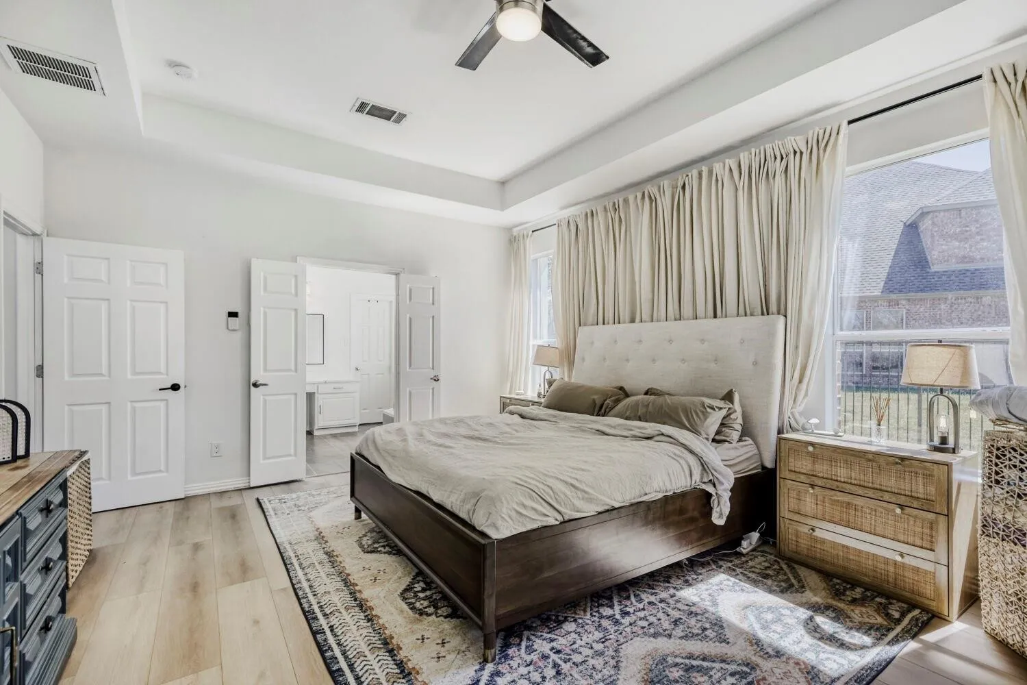 Single Family Residence For Sale in Dallas County , 9709 Fairway Vista Drive, Rowlett, Texas 75089, 4 Bedroom, 4 Bathroom, 3 Garage spaces, 3,967 Sqft, built in 2001, mls#21337725, Real Estate Agent in Rowlett, Homes For Sale in Dallas county, Homes For Sale in Rowlett, Realtor in Rowlett Texas, Real Estate Brokerage Independent Realty Texas, Luminita Cordes Realtor