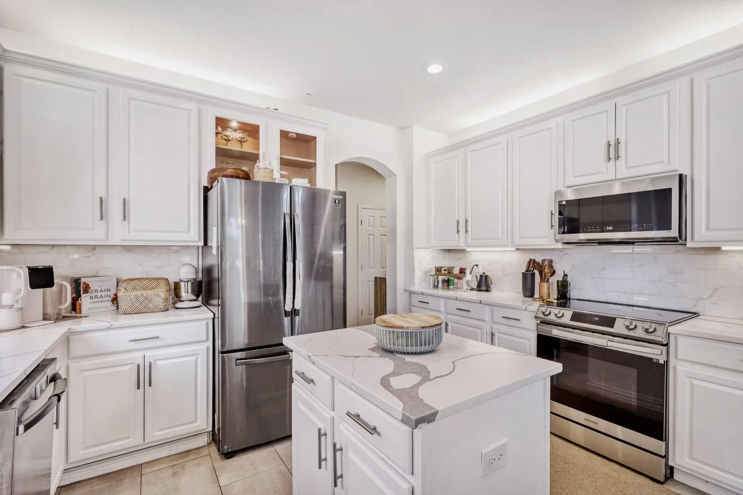 Single Family Residence For Sale in Dallas County , 9709 Fairway Vista Drive, Rowlett, Texas 75089, 4 Bedroom, 4 Bathroom, 3 Garage spaces, 3,967 Sqft, built in 2001, mls#21337725, Real Estate Agent in Rowlett, Homes For Sale in Dallas county, Homes For Sale in Rowlett, Realtor in Rowlett Texas, Real Estate Brokerage Independent Realty Texas, Luminita Cordes Realtor