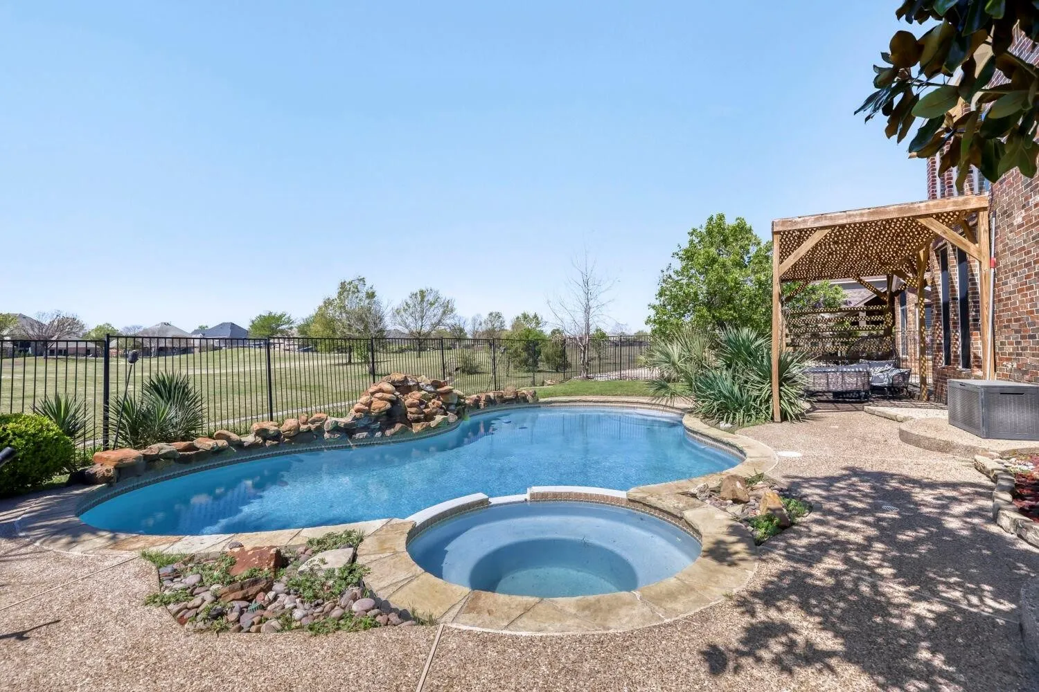 Single Family Residence For Sale in Dallas County , 9709 Fairway Vista Drive, Rowlett, Texas 75089, 4 Bedroom, 4 Bathroom, 3 Garage spaces, 3,967 Sqft, built in 2001, mls#21337725, Real Estate Agent in Rowlett, Homes For Sale in Dallas county, Homes For Sale in Rowlett, Realtor in Rowlett Texas, Real Estate Brokerage Independent Realty Texas, Luminita Cordes Realtor