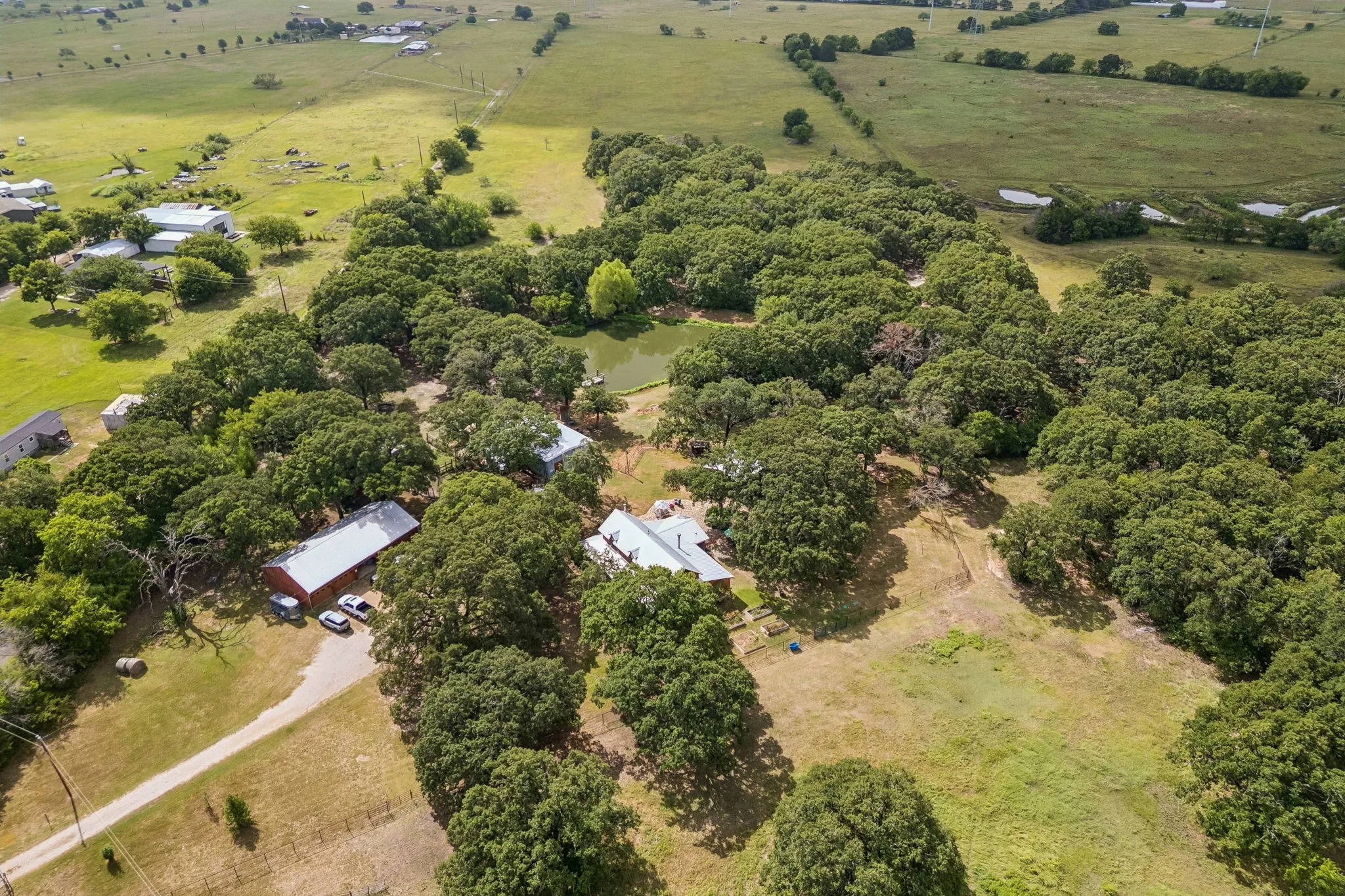 Single Family Residence For Sale in Kaufman County , 8363 County Road 4095, Kaufman, Texas 75142, 4 Bedroom, 3 Bathroom, 5 Garage spaces, 2,397 Sqft, built in 1983, mls#21331095, Real Estate Agent in Kaufman, Homes For Sale in Kaufman county, Homes For Sale in Kaufman, Realtor in Kaufman Texas, Real Estate Brokerage Independent Realty Texas, Luminita Cordes Realtor