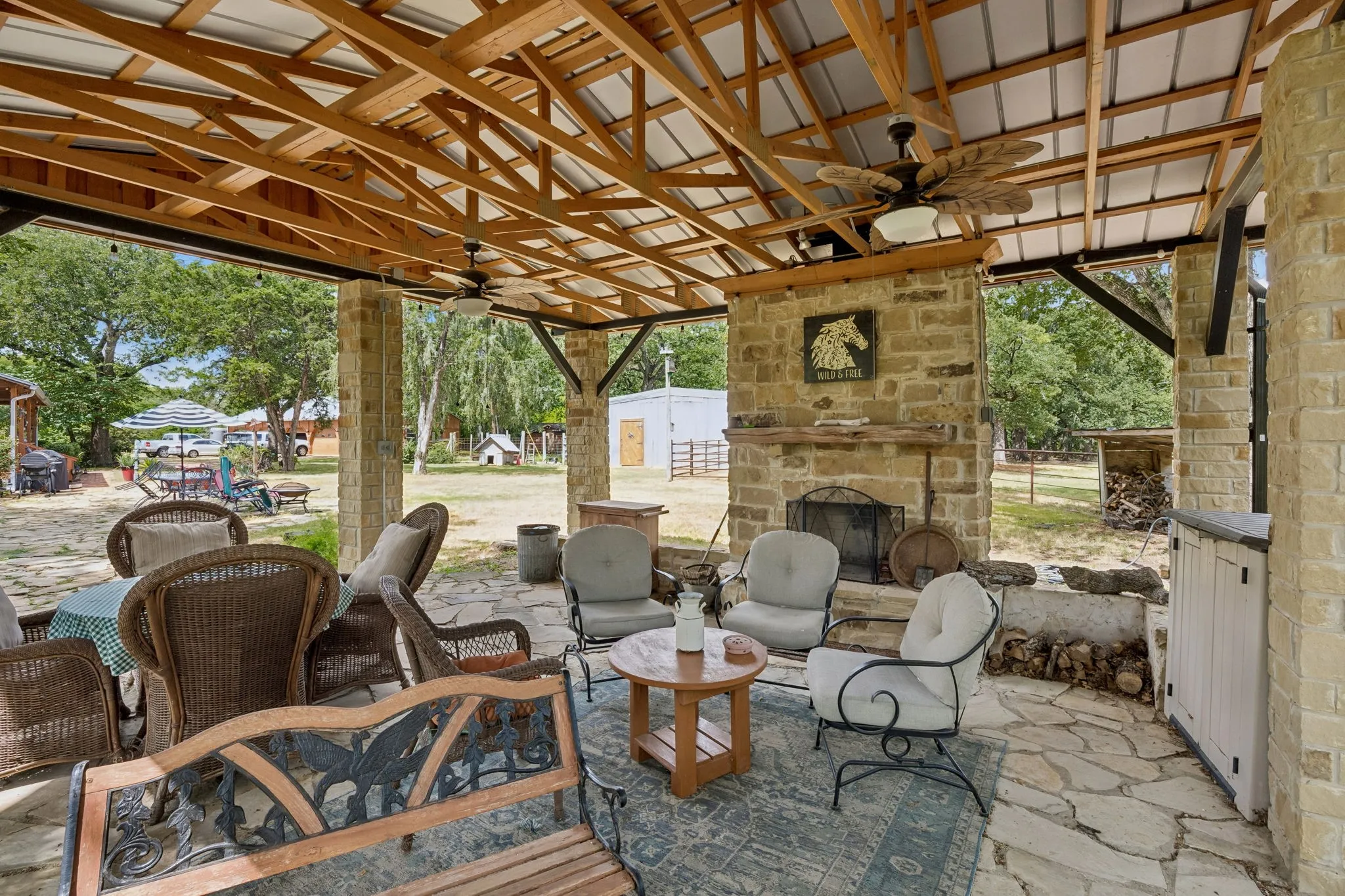 Single Family Residence For Sale in Kaufman County , 8363 County Road 4095, Kaufman, Texas 75142, 4 Bedroom, 3 Bathroom, 5 Garage spaces, 2,397 Sqft, built in 1983, mls#21331095, Real Estate Agent in Kaufman, Homes For Sale in Kaufman county, Homes For Sale in Kaufman, Realtor in Kaufman Texas, Real Estate Brokerage Independent Realty Texas, Luminita Cordes Realtor