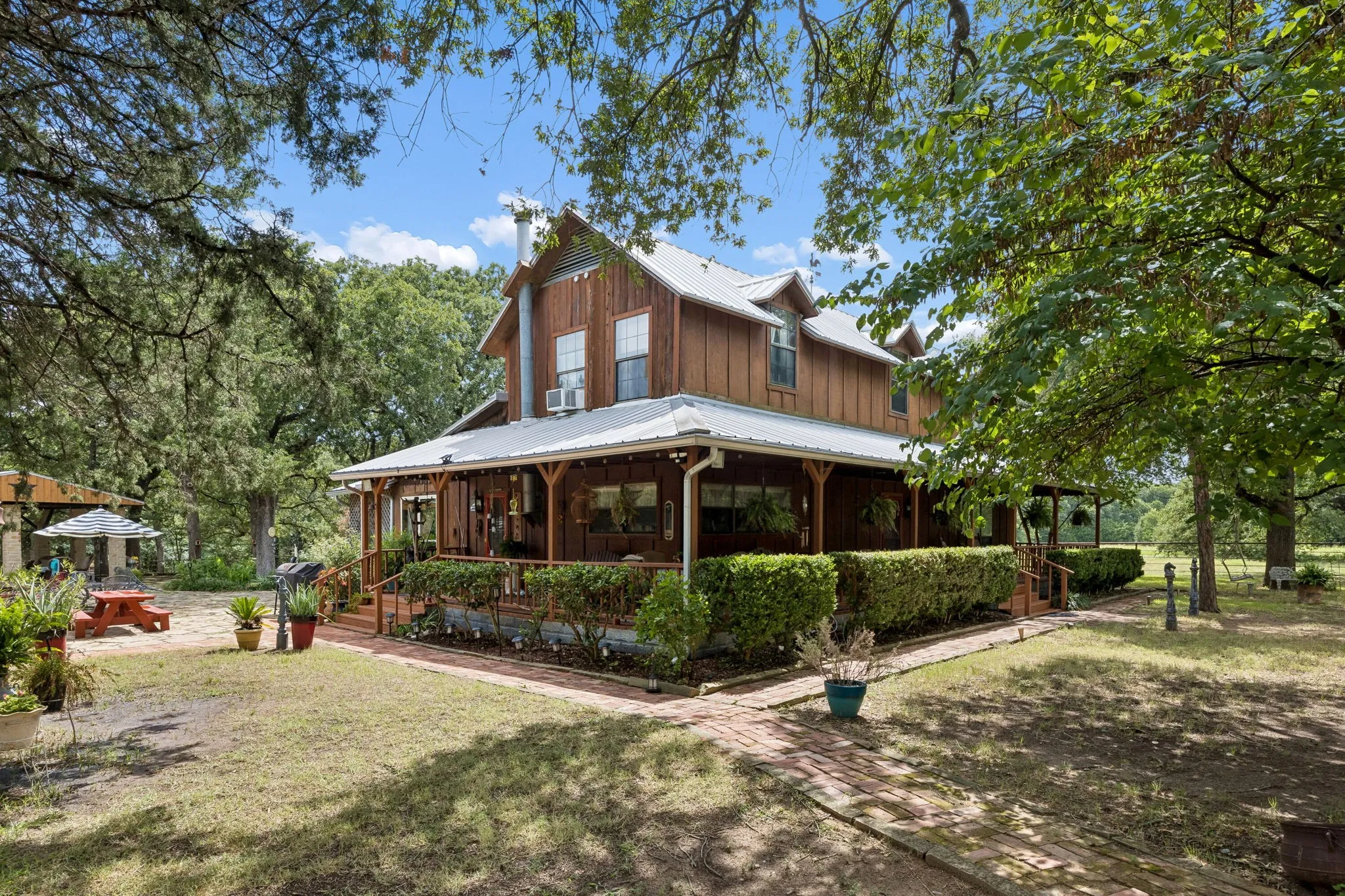Single Family Residence For Sale in Kaufman County , 8363 County Road 4095, Kaufman, Texas 75142, 4 Bedroom, 3 Bathroom, 5 Garage spaces, 2,397 Sqft, built in 1983, mls#21331095, Real Estate Agent in Kaufman, Homes For Sale in Kaufman county, Homes For Sale in Kaufman, Realtor in Kaufman Texas, Real Estate Brokerage Independent Realty Texas, Luminita Cordes Realtor