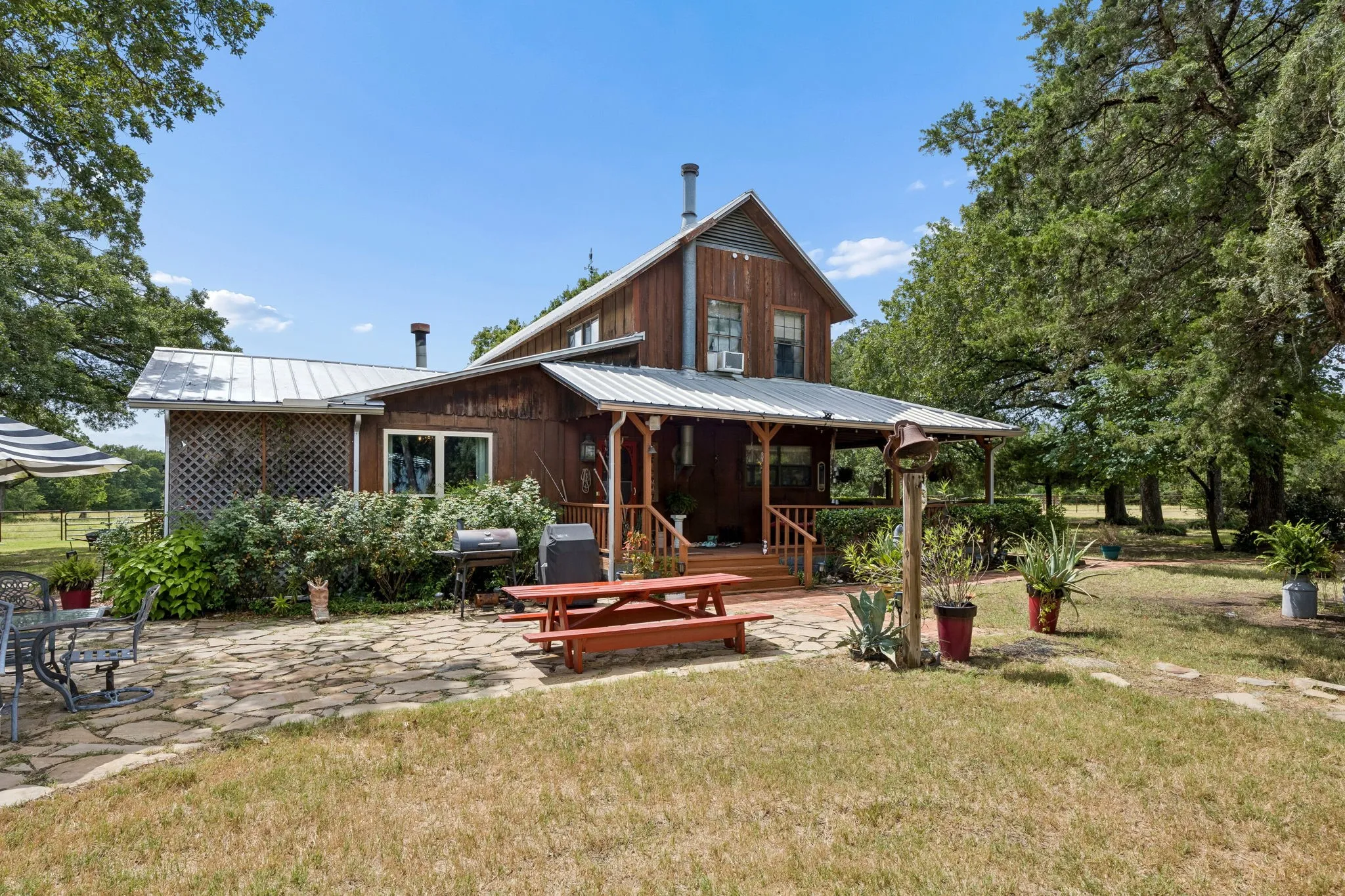 Single Family Residence For Sale in Kaufman County , 8363 County Road 4095, Kaufman, Texas 75142, 4 Bedroom, 3 Bathroom, 5 Garage spaces, 2,397 Sqft, built in 1983, mls#21331095, Real Estate Agent in Kaufman, Homes For Sale in Kaufman county, Homes For Sale in Kaufman, Realtor in Kaufman Texas, Real Estate Brokerage Independent Realty Texas, Luminita Cordes Realtor