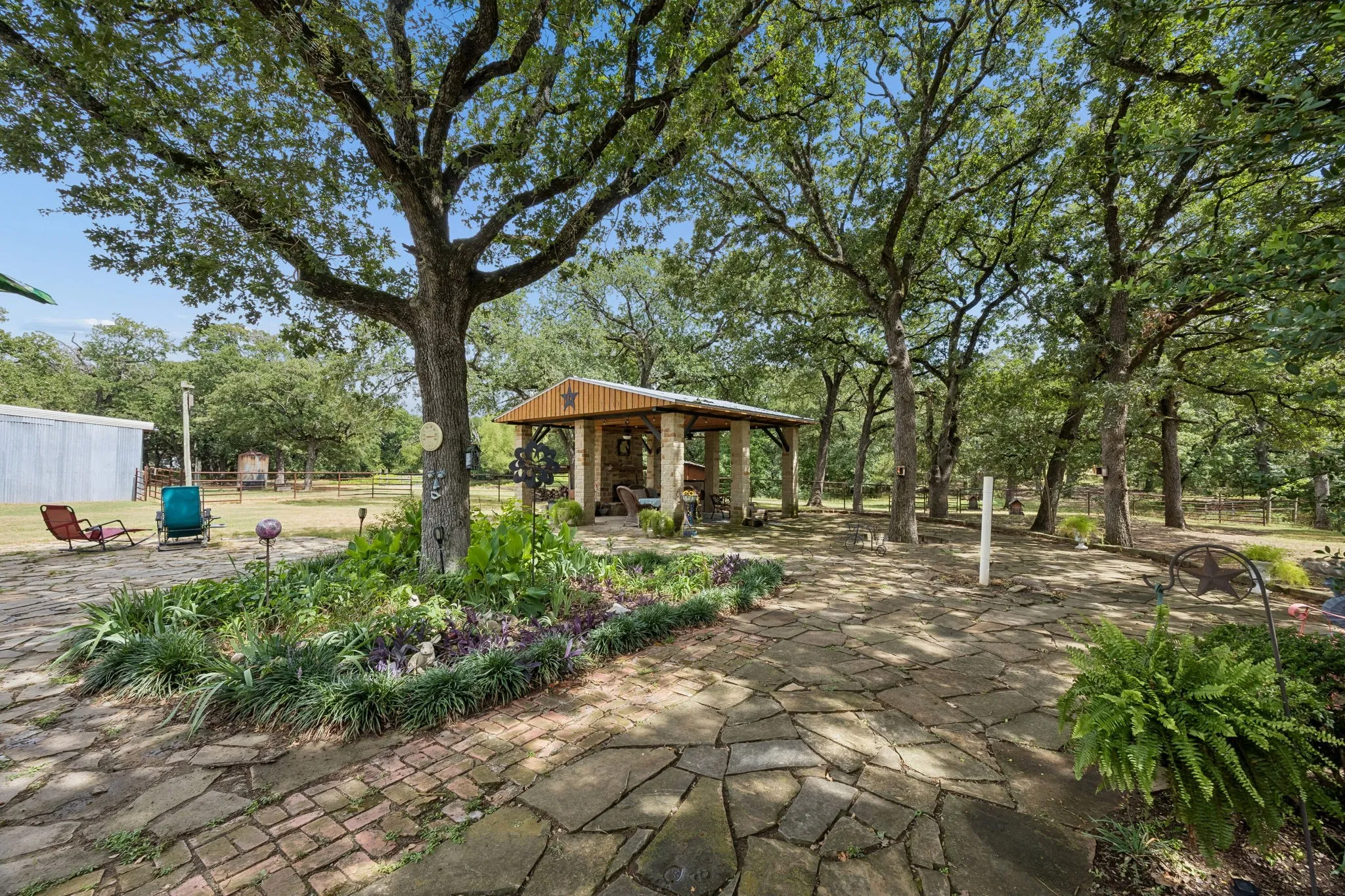 Single Family Residence For Sale in Kaufman County , 8363 County Road 4095, Kaufman, Texas 75142, 4 Bedroom, 3 Bathroom, 5 Garage spaces, 2,397 Sqft, built in 1983, mls#21331095, Real Estate Agent in Kaufman, Homes For Sale in Kaufman county, Homes For Sale in Kaufman, Realtor in Kaufman Texas, Real Estate Brokerage Independent Realty Texas, Luminita Cordes Realtor