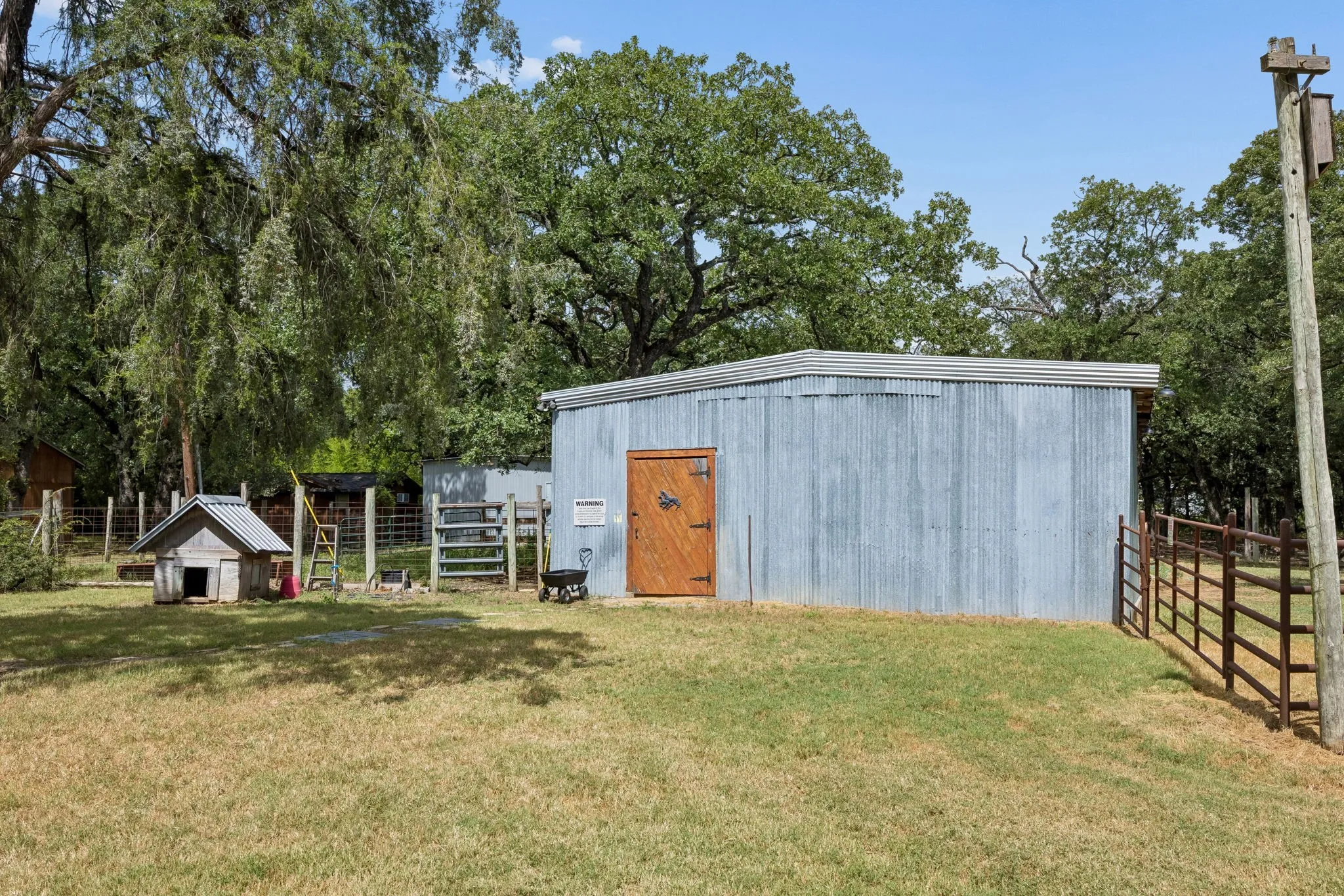 Single Family Residence For Sale in Kaufman County , 8363 County Road 4095, Kaufman, Texas 75142, 4 Bedroom, 3 Bathroom, 5 Garage spaces, 2,397 Sqft, built in 1983, mls#21331095, Real Estate Agent in Kaufman, Homes For Sale in Kaufman county, Homes For Sale in Kaufman, Realtor in Kaufman Texas, Real Estate Brokerage Independent Realty Texas, Luminita Cordes Realtor