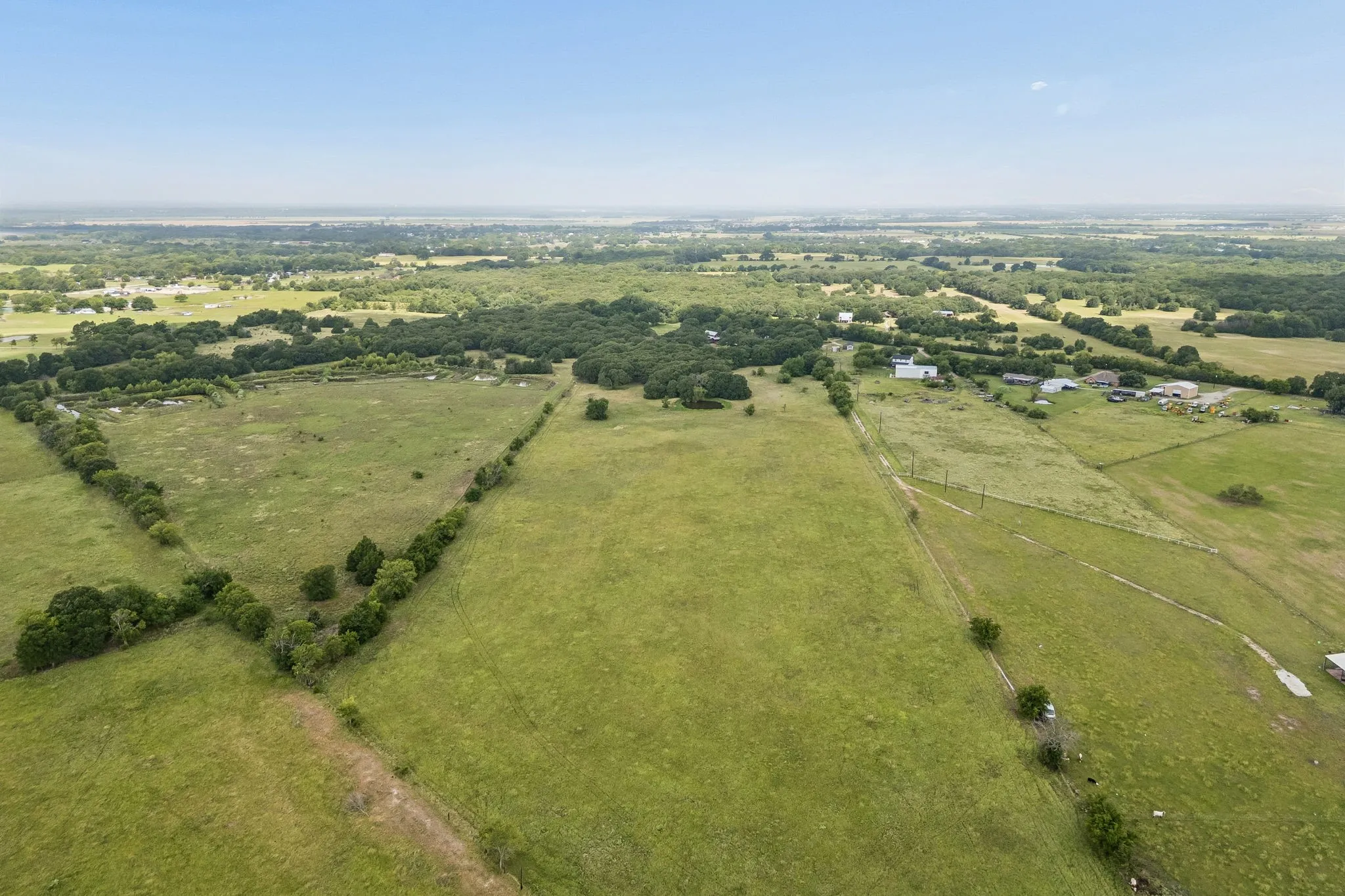 Single Family Residence For Sale in Kaufman County , 8363 County Road 4095, Kaufman, Texas 75142, 4 Bedroom, 3 Bathroom, 5 Garage spaces, 2,397 Sqft, built in 1983, mls#21331095, Real Estate Agent in Kaufman, Homes For Sale in Kaufman county, Homes For Sale in Kaufman, Realtor in Kaufman Texas, Real Estate Brokerage Independent Realty Texas, Luminita Cordes Realtor
