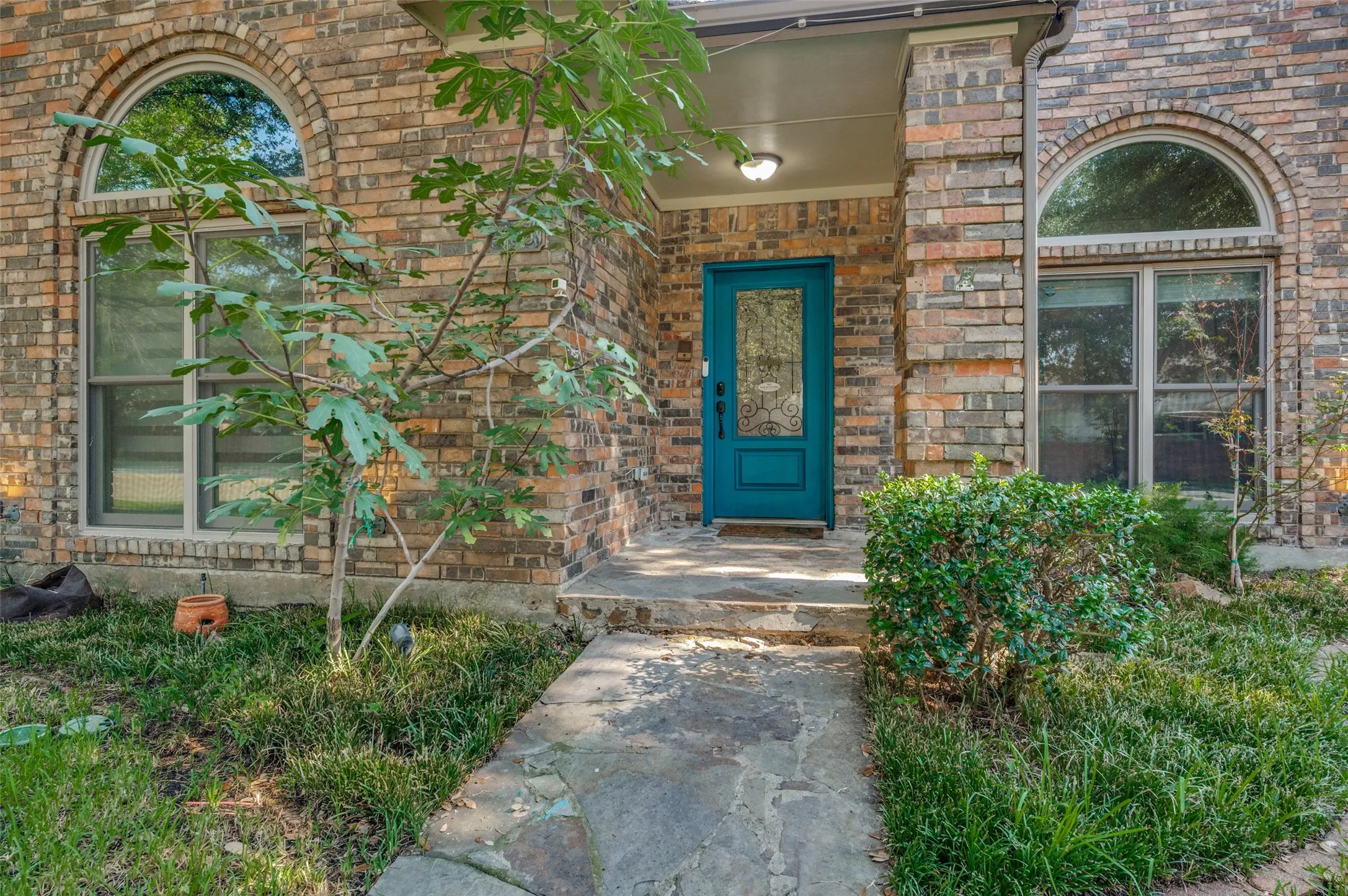 Single Family Residence For Sale in Dallas County , 755 Red River Trail, Irving, Texas 75063, 4 Bedroom, 3 Bathroom, 2 Garage spaces, 2,184 Sqft, built in 1986, mls#21336966, Real Estate Agent in Irving, Homes For Sale in Dallas county, Homes For Sale in Irving, Realtor in Irving Texas, Real Estate Brokerage Independent Realty Texas, Luminita Cordes Realtor