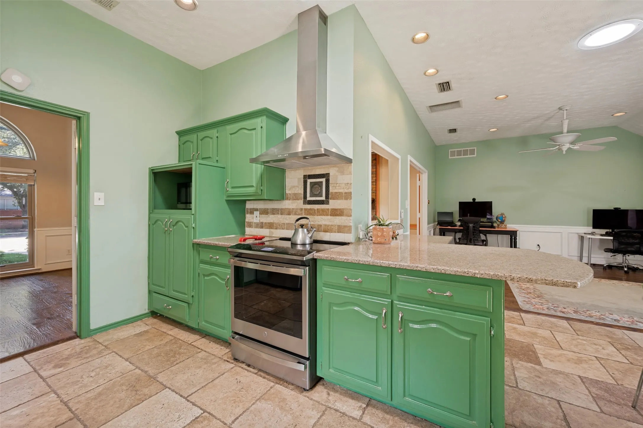 Single Family Residence For Sale in Dallas County , 755 Red River Trail, Irving, Texas 75063, 4 Bedroom, 3 Bathroom, 2 Garage spaces, 2,184 Sqft, built in 1986, mls#21336966, Real Estate Agent in Irving, Homes For Sale in Dallas county, Homes For Sale in Irving, Realtor in Irving Texas, Real Estate Brokerage Independent Realty Texas, Luminita Cordes Realtor