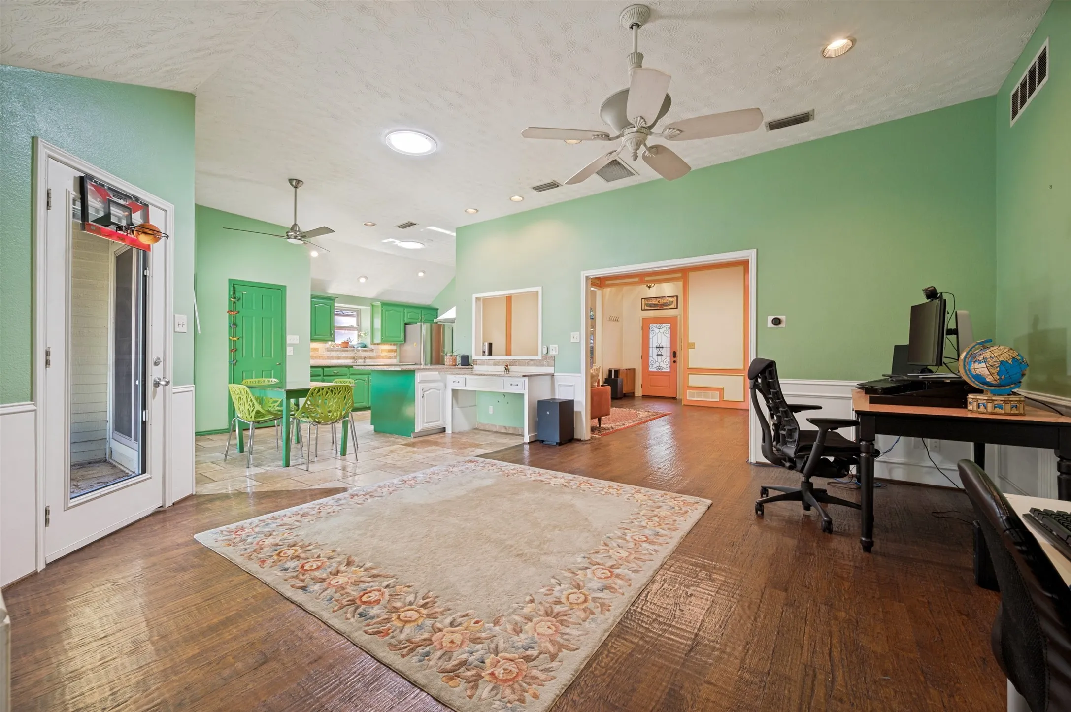 Single Family Residence For Sale in Dallas County , 755 Red River Trail, Irving, Texas 75063, 4 Bedroom, 3 Bathroom, 2 Garage spaces, 2,184 Sqft, built in 1986, mls#21336966, Real Estate Agent in Irving, Homes For Sale in Dallas county, Homes For Sale in Irving, Realtor in Irving Texas, Real Estate Brokerage Independent Realty Texas, Luminita Cordes Realtor