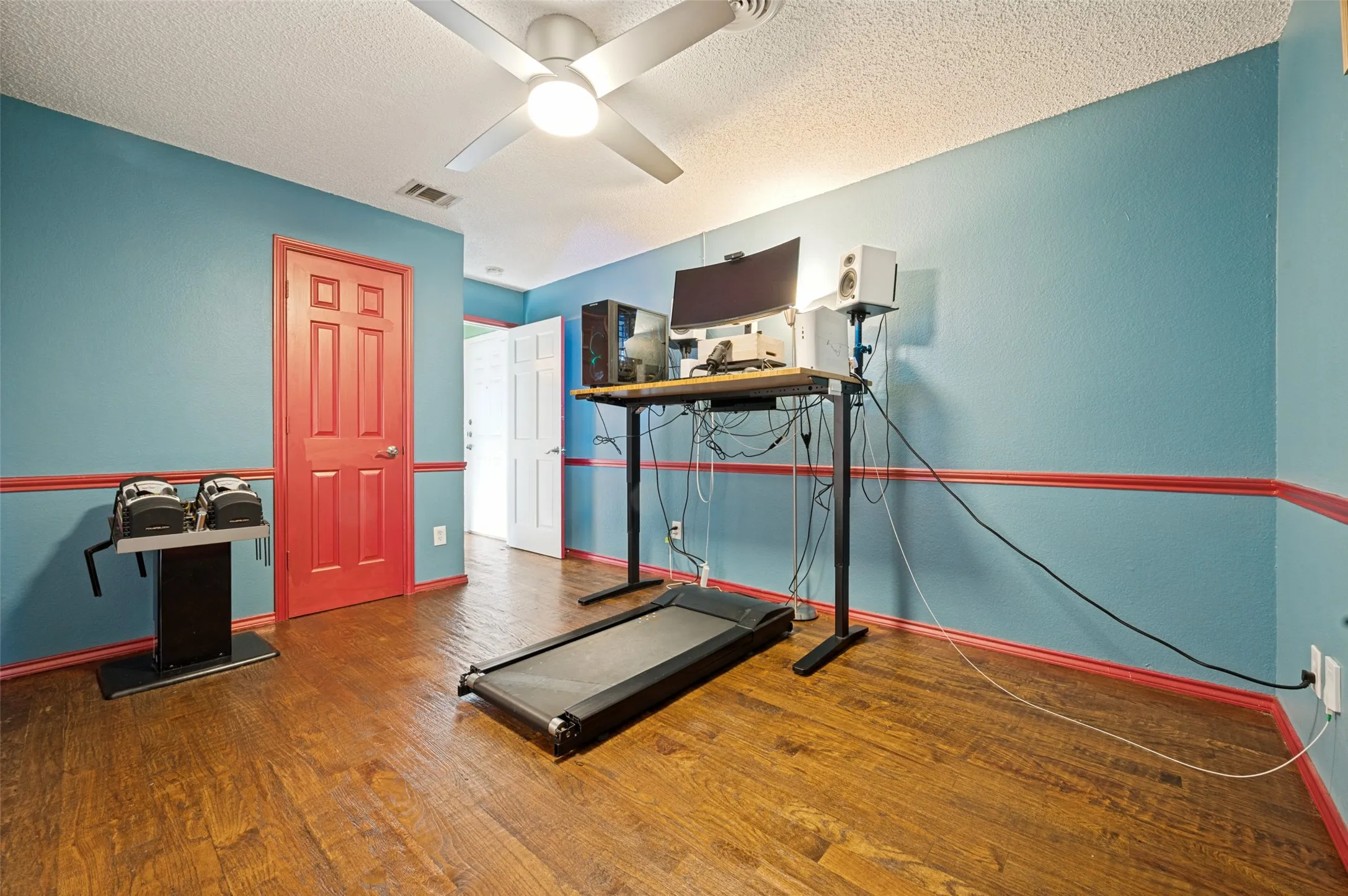 Single Family Residence For Sale in Dallas County , 755 Red River Trail, Irving, Texas 75063, 4 Bedroom, 3 Bathroom, 2 Garage spaces, 2,184 Sqft, built in 1986, mls#21336966, Real Estate Agent in Irving, Homes For Sale in Dallas county, Homes For Sale in Irving, Realtor in Irving Texas, Real Estate Brokerage Independent Realty Texas, Luminita Cordes Realtor