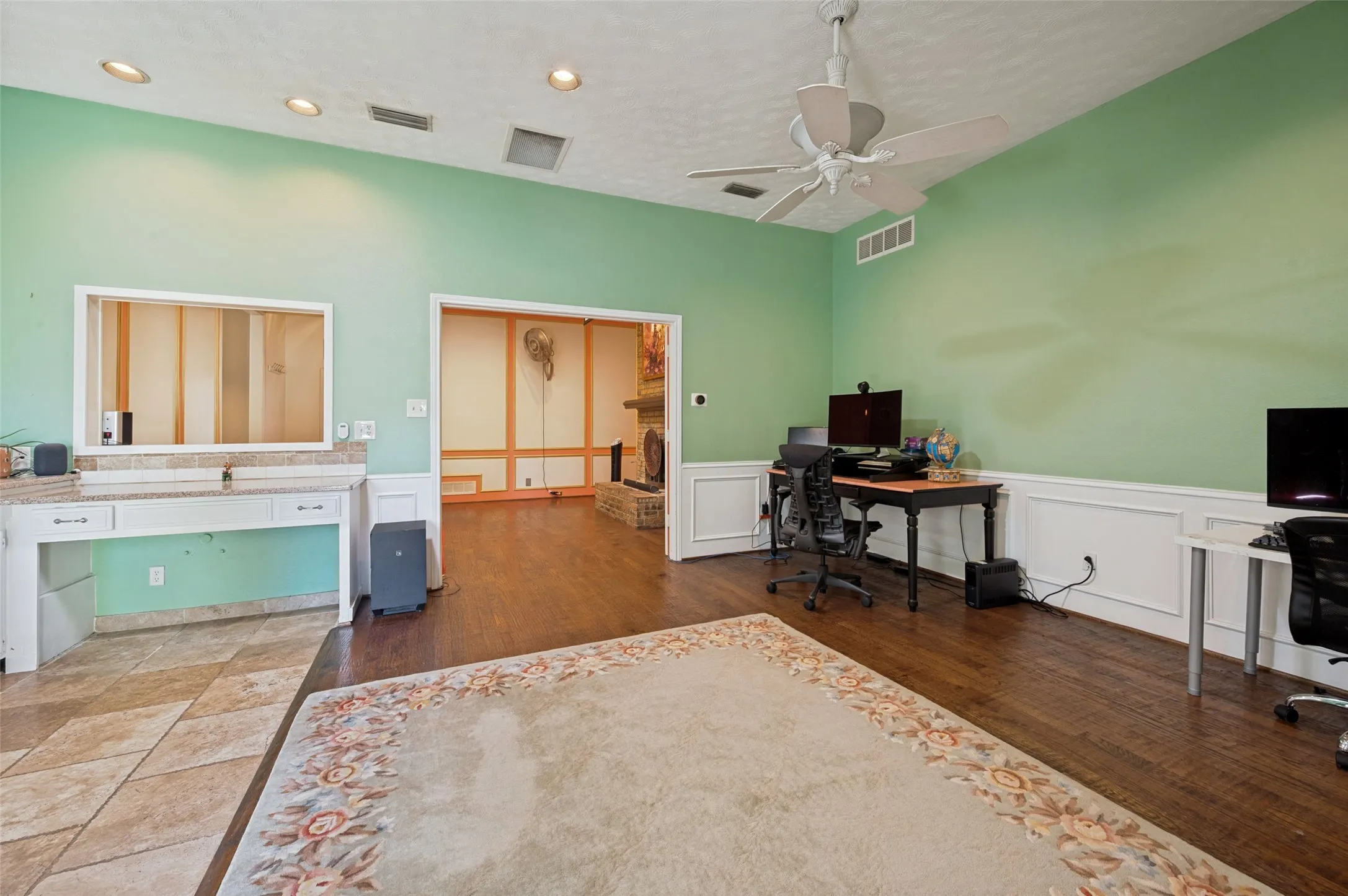 Single Family Residence For Sale in Dallas County , 755 Red River Trail, Irving, Texas 75063, 4 Bedroom, 3 Bathroom, 2 Garage spaces, 2,184 Sqft, built in 1986, mls#21336966, Real Estate Agent in Irving, Homes For Sale in Dallas county, Homes For Sale in Irving, Realtor in Irving Texas, Real Estate Brokerage Independent Realty Texas, Luminita Cordes Realtor