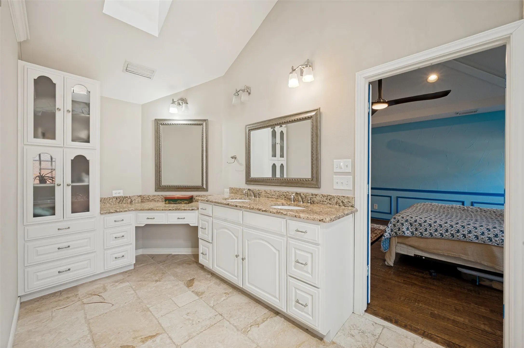 Single Family Residence For Sale in Dallas County , 755 Red River Trail, Irving, Texas 75063, 4 Bedroom, 3 Bathroom, 2 Garage spaces, 2,184 Sqft, built in 1986, mls#21336966, Real Estate Agent in Irving, Homes For Sale in Dallas county, Homes For Sale in Irving, Realtor in Irving Texas, Real Estate Brokerage Independent Realty Texas, Luminita Cordes Realtor