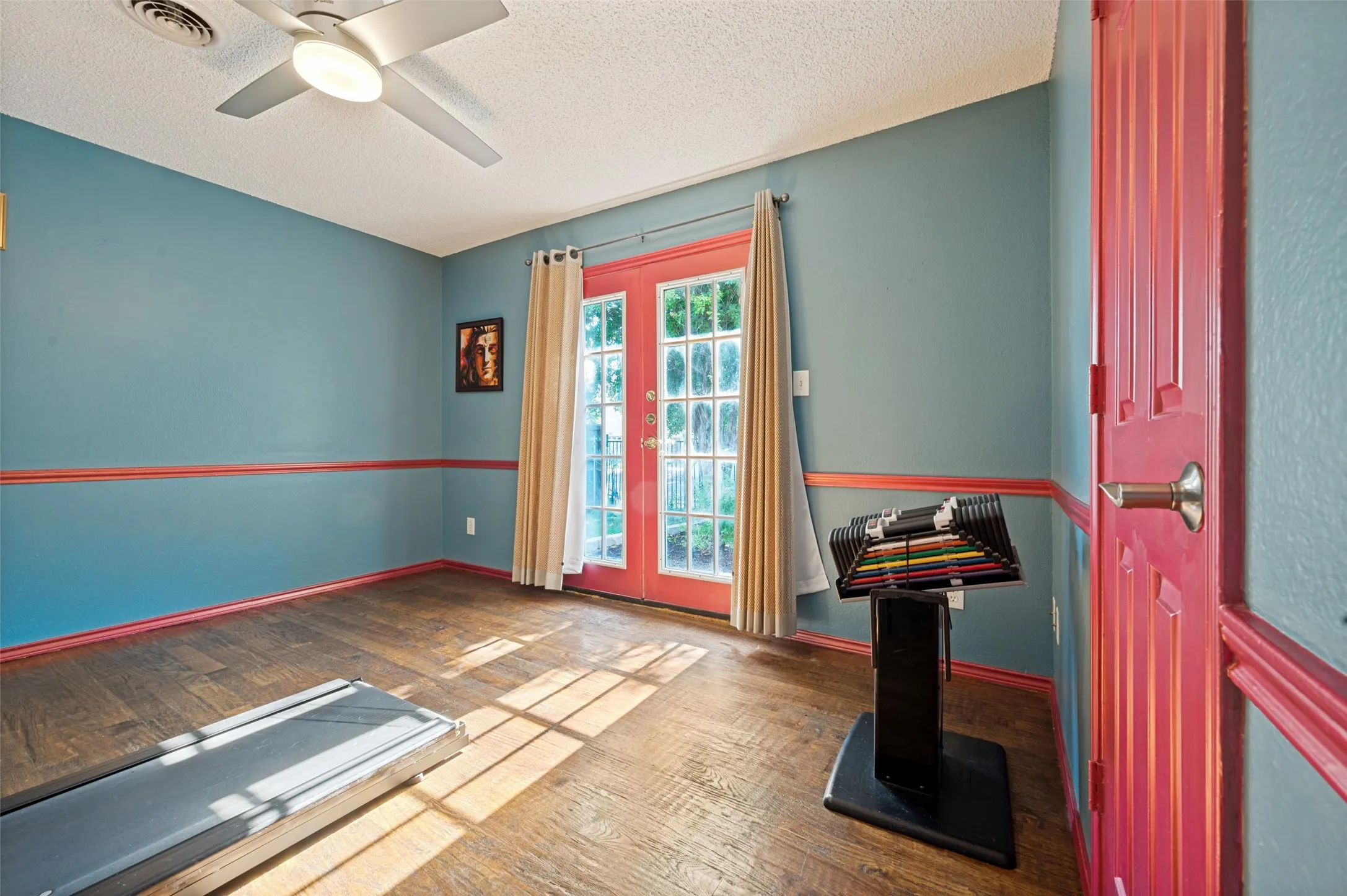 Single Family Residence For Sale in Dallas County , 755 Red River Trail, Irving, Texas 75063, 4 Bedroom, 3 Bathroom, 2 Garage spaces, 2,184 Sqft, built in 1986, mls#21336966, Real Estate Agent in Irving, Homes For Sale in Dallas county, Homes For Sale in Irving, Realtor in Irving Texas, Real Estate Brokerage Independent Realty Texas, Luminita Cordes Realtor