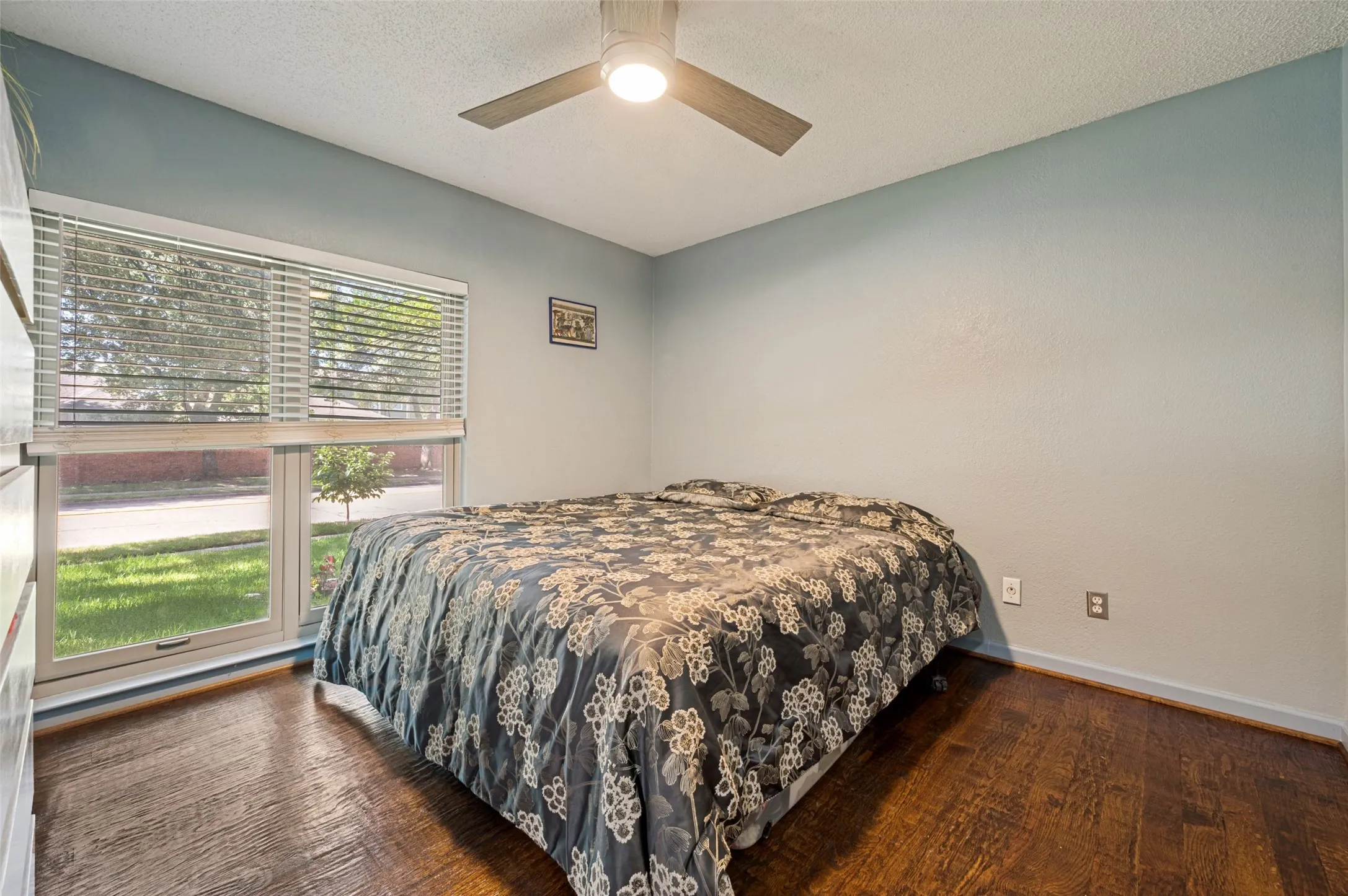 Single Family Residence For Sale in Dallas County , 755 Red River Trail, Irving, Texas 75063, 4 Bedroom, 3 Bathroom, 2 Garage spaces, 2,184 Sqft, built in 1986, mls#21336966, Real Estate Agent in Irving, Homes For Sale in Dallas county, Homes For Sale in Irving, Realtor in Irving Texas, Real Estate Brokerage Independent Realty Texas, Luminita Cordes Realtor