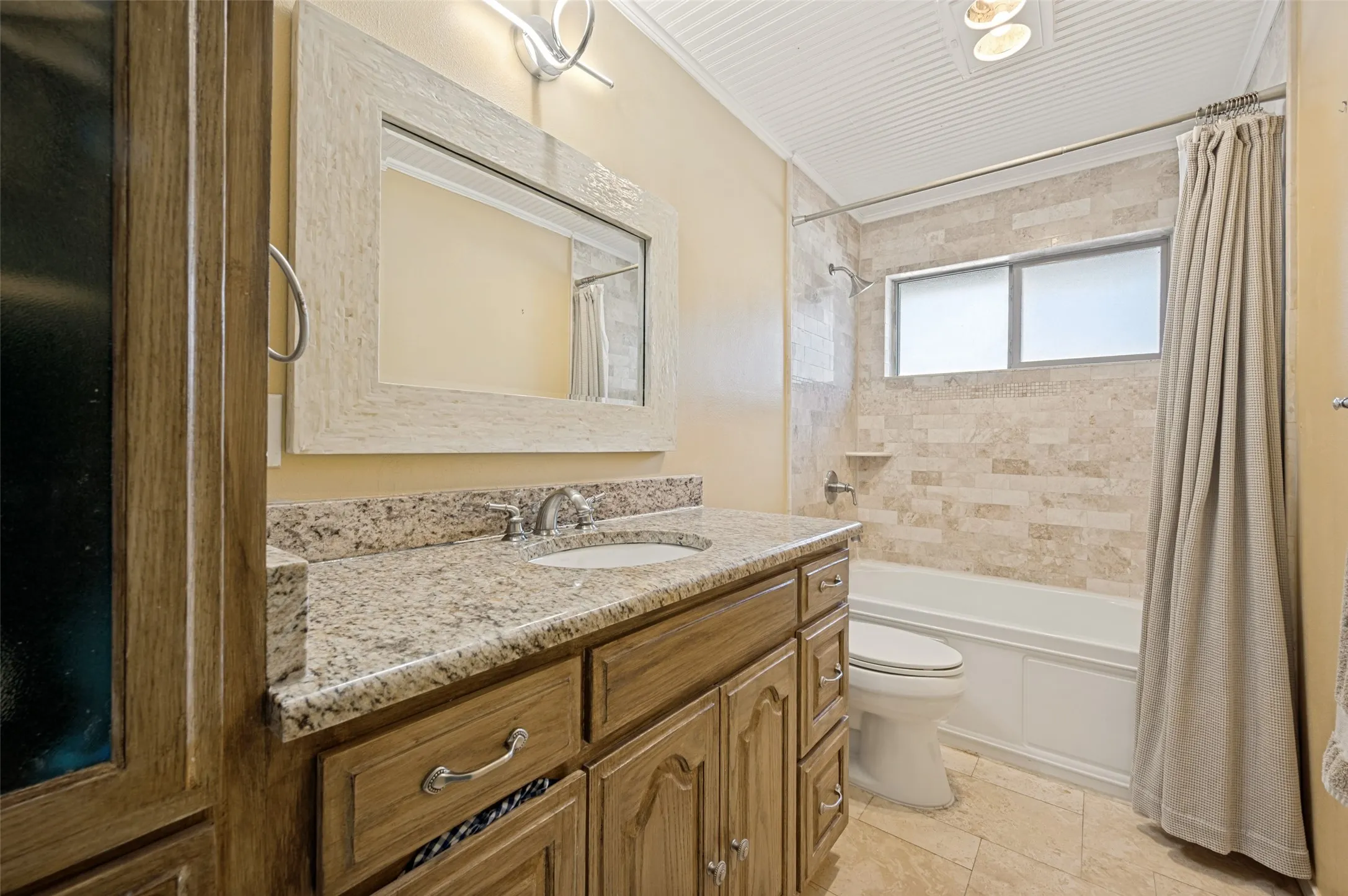 Single Family Residence For Sale in Dallas County , 755 Red River Trail, Irving, Texas 75063, 4 Bedroom, 3 Bathroom, 2 Garage spaces, 2,184 Sqft, built in 1986, mls#21336966, Real Estate Agent in Irving, Homes For Sale in Dallas county, Homes For Sale in Irving, Realtor in Irving Texas, Real Estate Brokerage Independent Realty Texas, Luminita Cordes Realtor