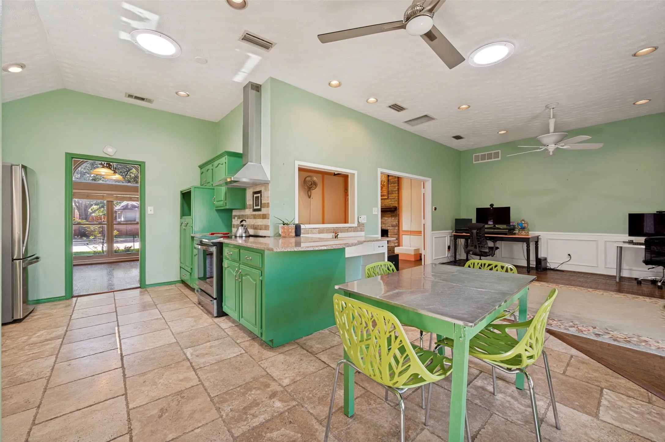 Single Family Residence For Sale in Dallas County , 755 Red River Trail, Irving, Texas 75063, 4 Bedroom, 3 Bathroom, 2 Garage spaces, 2,184 Sqft, built in 1986, mls#21336966, Real Estate Agent in Irving, Homes For Sale in Dallas county, Homes For Sale in Irving, Realtor in Irving Texas, Real Estate Brokerage Independent Realty Texas, Luminita Cordes Realtor