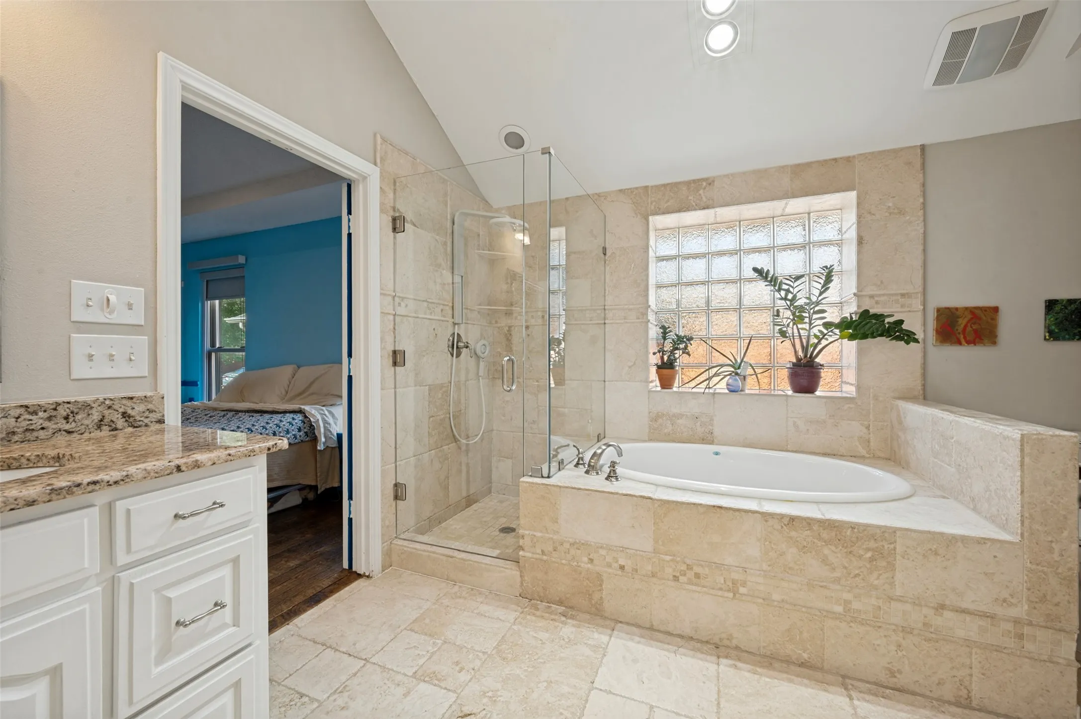 Single Family Residence For Sale in Dallas County , 755 Red River Trail, Irving, Texas 75063, 4 Bedroom, 3 Bathroom, 2 Garage spaces, 2,184 Sqft, built in 1986, mls#21336966, Real Estate Agent in Irving, Homes For Sale in Dallas county, Homes For Sale in Irving, Realtor in Irving Texas, Real Estate Brokerage Independent Realty Texas, Luminita Cordes Realtor