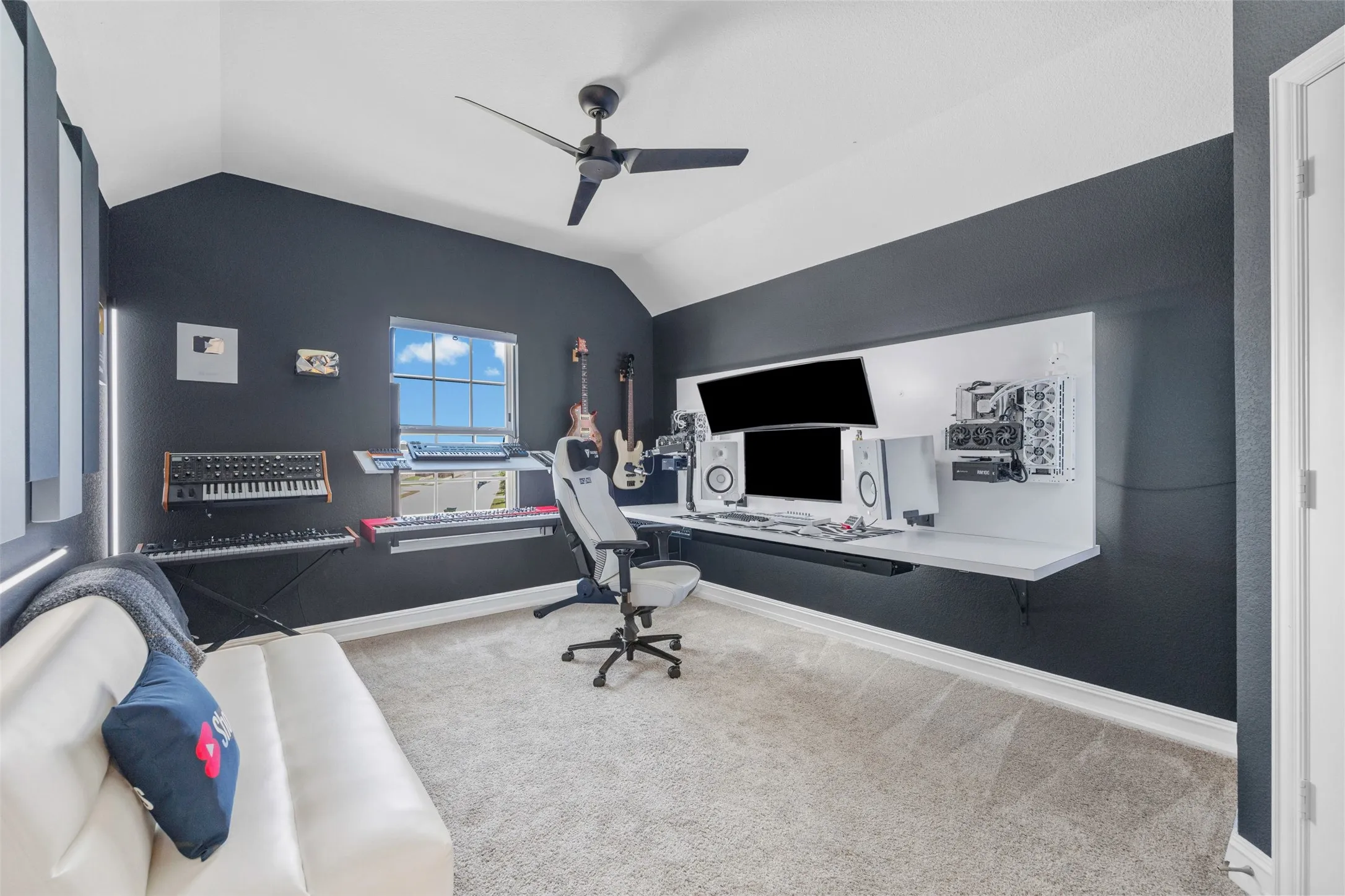 bedroom - office space
