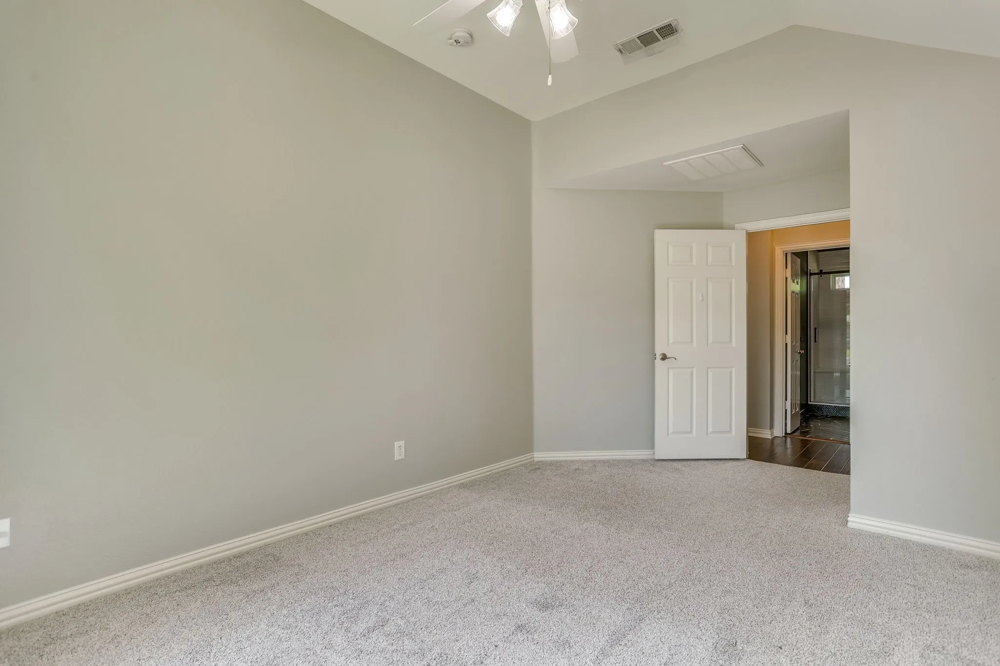 Single Family Residence For Sale in Denton County , 18 Hideaway Court, Trophy Club, Texas 76262, 4 Bedroom, 3 Bathroom, 3 Garage spaces, 3,585 Sqft, built in 2000, mls#21336523, Real Estate Agent in Trophy Club, Homes For Sale in Denton county, Homes For Sale in Trophy Club, Realtor in Trophy Club Texas, Real Estate Brokerage Independent Realty Texas, Luminita Cordes Realtor