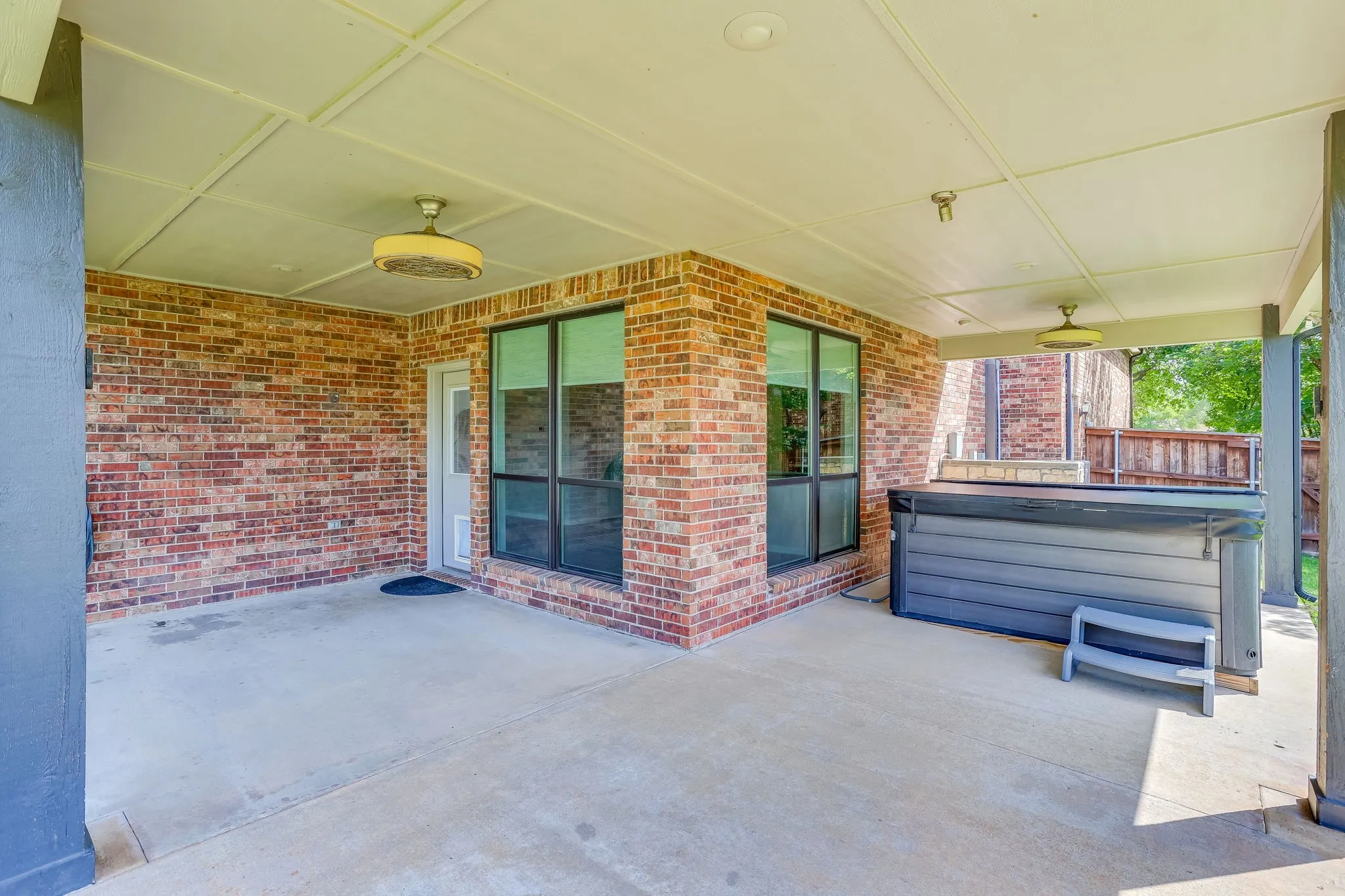 Single Family Residence For Sale in Denton County , 18 Hideaway Court, Trophy Club, Texas 76262, 4 Bedroom, 3 Bathroom, 3 Garage spaces, 3,585 Sqft, built in 2000, mls#21336523, Real Estate Agent in Trophy Club, Homes For Sale in Denton county, Homes For Sale in Trophy Club, Realtor in Trophy Club Texas, Real Estate Brokerage Independent Realty Texas, Luminita Cordes Realtor