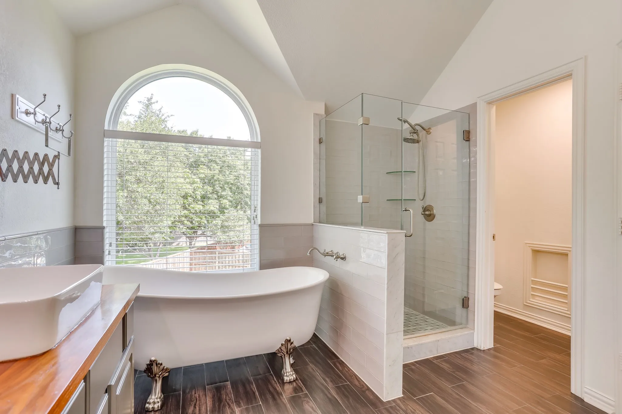 Single Family Residence For Sale in Denton County , 18 Hideaway Court, Trophy Club, Texas 76262, 4 Bedroom, 3 Bathroom, 3 Garage spaces, 3,585 Sqft, built in 2000, mls#21336523, Real Estate Agent in Trophy Club, Homes For Sale in Denton county, Homes For Sale in Trophy Club, Realtor in Trophy Club Texas, Real Estate Brokerage Independent Realty Texas, Luminita Cordes Realtor