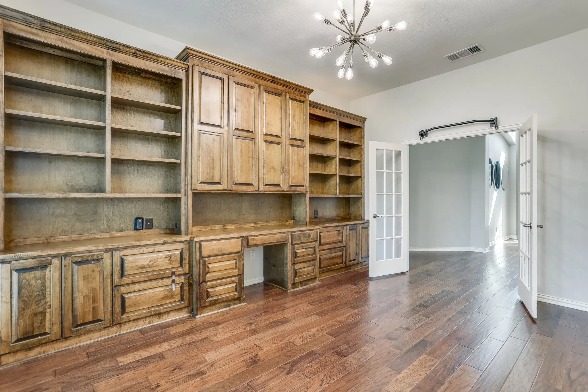Single Family Residence For Sale in Denton County , 18 Hideaway Court, Trophy Club, Texas 76262, 4 Bedroom, 3 Bathroom, 3 Garage spaces, 3,585 Sqft, built in 2000, mls#21336523, Real Estate Agent in Trophy Club, Homes For Sale in Denton county, Homes For Sale in Trophy Club, Realtor in Trophy Club Texas, Real Estate Brokerage Independent Realty Texas, Luminita Cordes Realtor