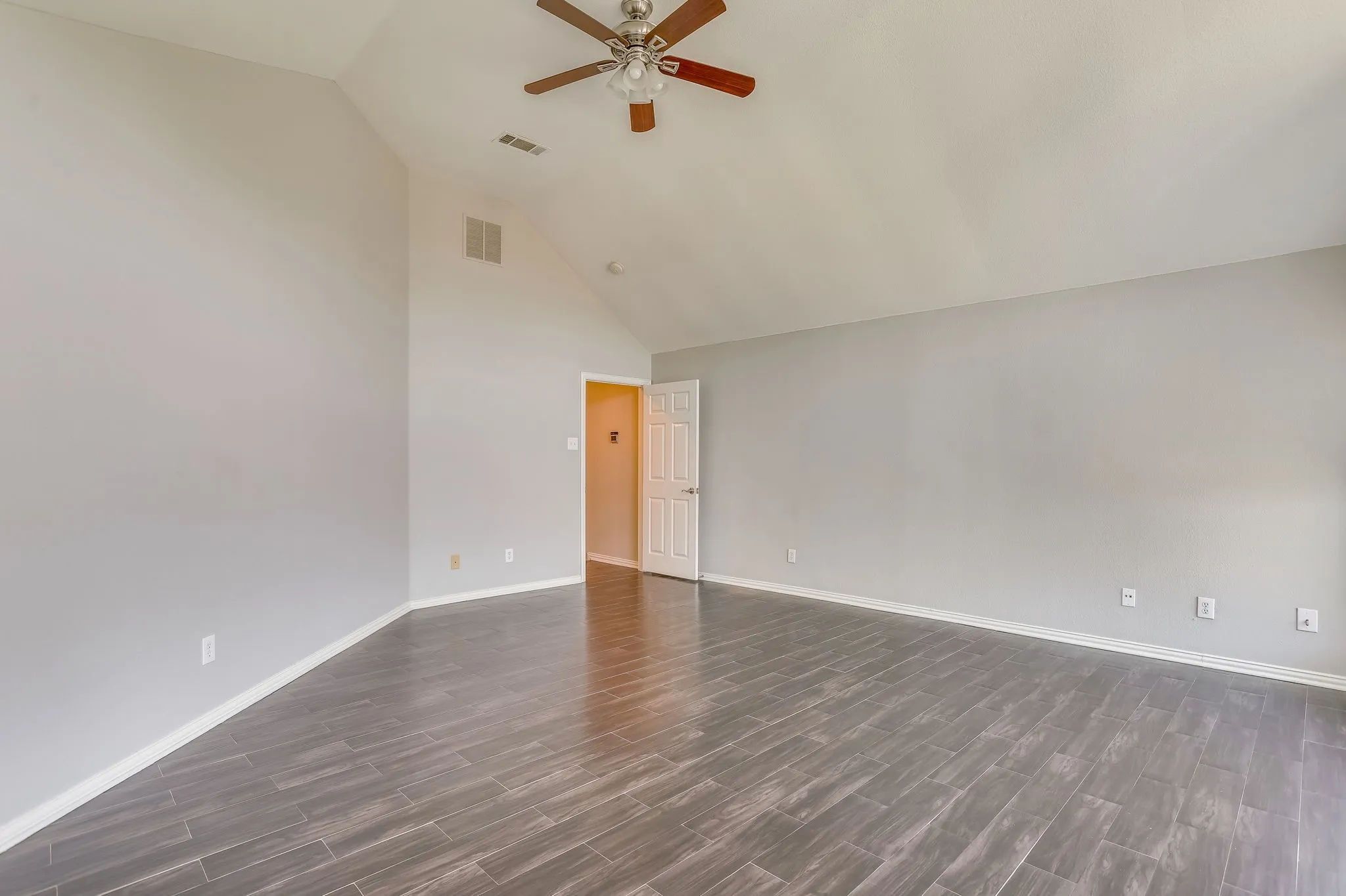 Single Family Residence For Sale in Denton County , 18 Hideaway Court, Trophy Club, Texas 76262, 4 Bedroom, 3 Bathroom, 3 Garage spaces, 3,585 Sqft, built in 2000, mls#21336523, Real Estate Agent in Trophy Club, Homes For Sale in Denton county, Homes For Sale in Trophy Club, Realtor in Trophy Club Texas, Real Estate Brokerage Independent Realty Texas, Luminita Cordes Realtor