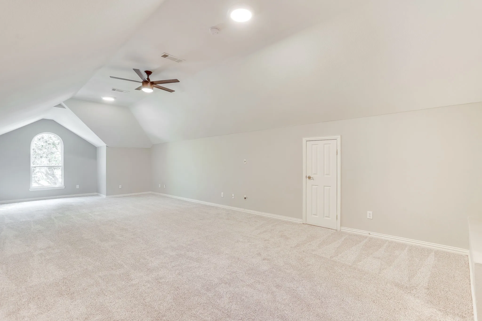 Single Family Residence For Sale in Denton County , 18 Hideaway Court, Trophy Club, Texas 76262, 4 Bedroom, 3 Bathroom, 3 Garage spaces, 3,585 Sqft, built in 2000, mls#21336523, Real Estate Agent in Trophy Club, Homes For Sale in Denton county, Homes For Sale in Trophy Club, Realtor in Trophy Club Texas, Real Estate Brokerage Independent Realty Texas, Luminita Cordes Realtor