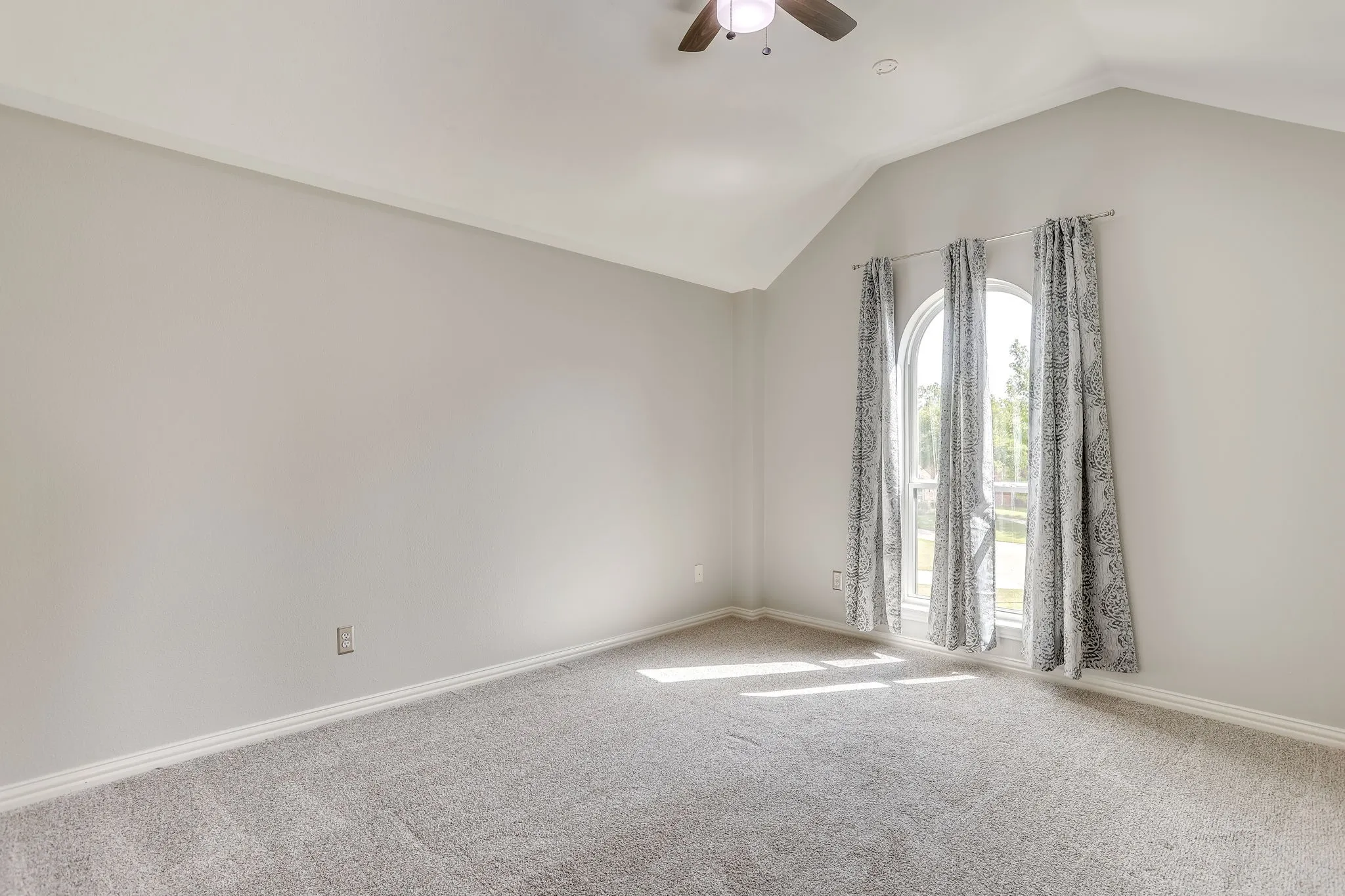 Single Family Residence For Sale in Denton County , 18 Hideaway Court, Trophy Club, Texas 76262, 4 Bedroom, 3 Bathroom, 3 Garage spaces, 3,585 Sqft, built in 2000, mls#21336523, Real Estate Agent in Trophy Club, Homes For Sale in Denton county, Homes For Sale in Trophy Club, Realtor in Trophy Club Texas, Real Estate Brokerage Independent Realty Texas, Luminita Cordes Realtor