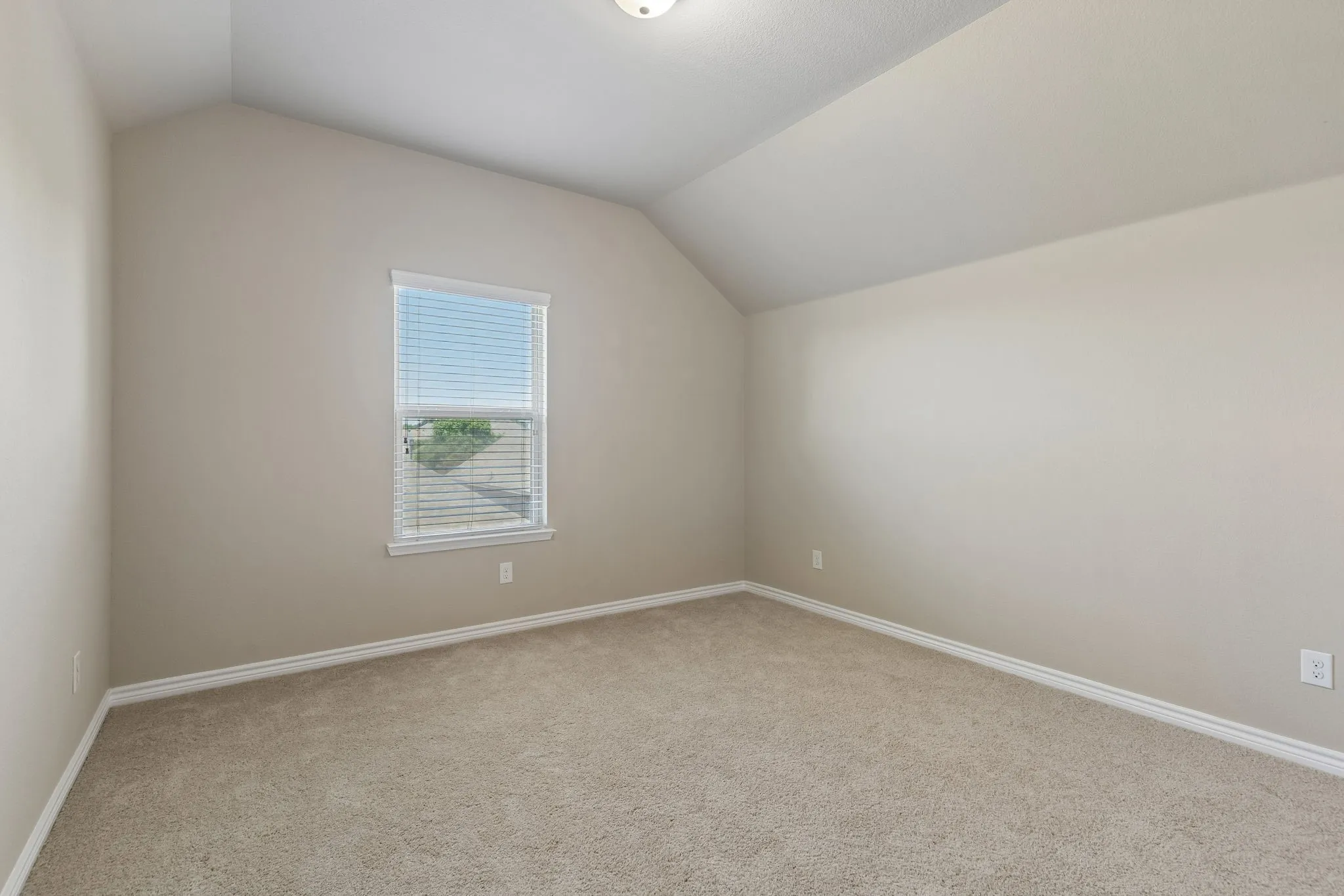 Single Family Residence For Sale in Denton County , 1916 Megan Creek Drive, Little Elm, Texas 75068, 4 Bedroom, 3 Bathroom, 2 Garage spaces, 2,751 Sqft, built in 2015, mls#21335863, Real Estate Agent in Little Elm, Homes For Sale in Denton county, Homes For Sale in Little Elm, Realtor in Little Elm Texas, Real Estate Brokerage Independent Realty Texas, Luminita Cordes Realtor