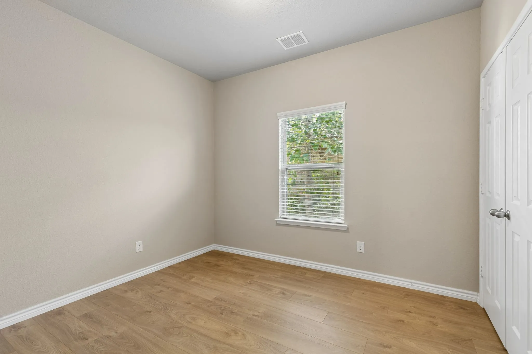 Single Family Residence For Sale in Denton County , 1916 Megan Creek Drive, Little Elm, Texas 75068, 4 Bedroom, 3 Bathroom, 2 Garage spaces, 2,751 Sqft, built in 2015, mls#21335863, Real Estate Agent in Little Elm, Homes For Sale in Denton county, Homes For Sale in Little Elm, Realtor in Little Elm Texas, Real Estate Brokerage Independent Realty Texas, Luminita Cordes Realtor