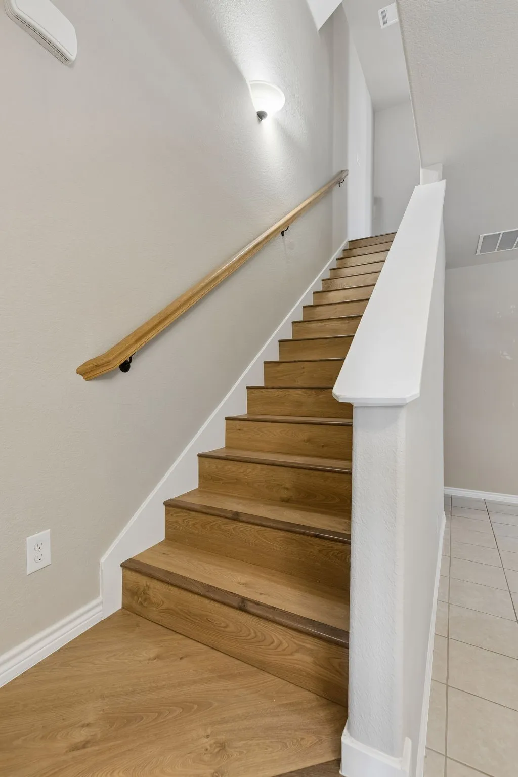 Single Family Residence For Sale in Denton County , 1916 Megan Creek Drive, Little Elm, Texas 75068, 4 Bedroom, 3 Bathroom, 2 Garage spaces, 2,751 Sqft, built in 2015, mls#21335863, Real Estate Agent in Little Elm, Homes For Sale in Denton county, Homes For Sale in Little Elm, Realtor in Little Elm Texas, Real Estate Brokerage Independent Realty Texas, Luminita Cordes Realtor