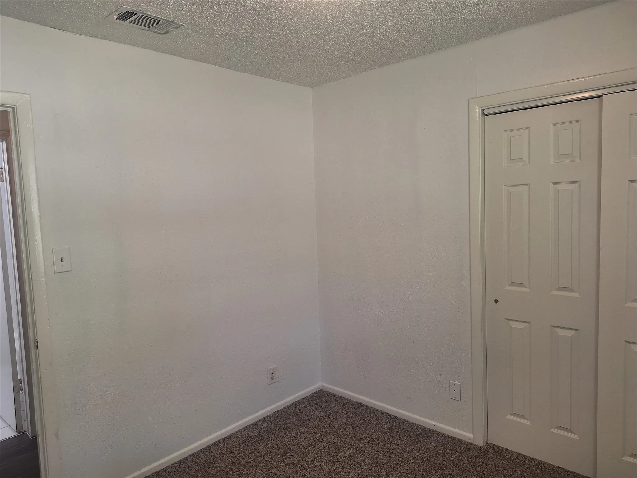Single Family Residence For Rent in Tarrant County , 6005 Barry Drive, Watauga, Texas 76148, 3 Bedroom, 2 Bathroom, 1 Garage spaces, 1,311 Sqft, built in 1968, mls#21331647, Real Estate Agent in Watauga, Homes For Rent in Tarrant county, Homes For Rent in Watauga, Realtor in Watauga Texas, Real Estate Brokerage Independent Realty Texas, Luminita Cordes Realtor